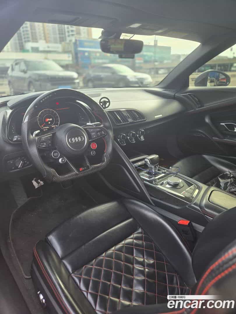 R8 Audi 2017.11-INNER-006