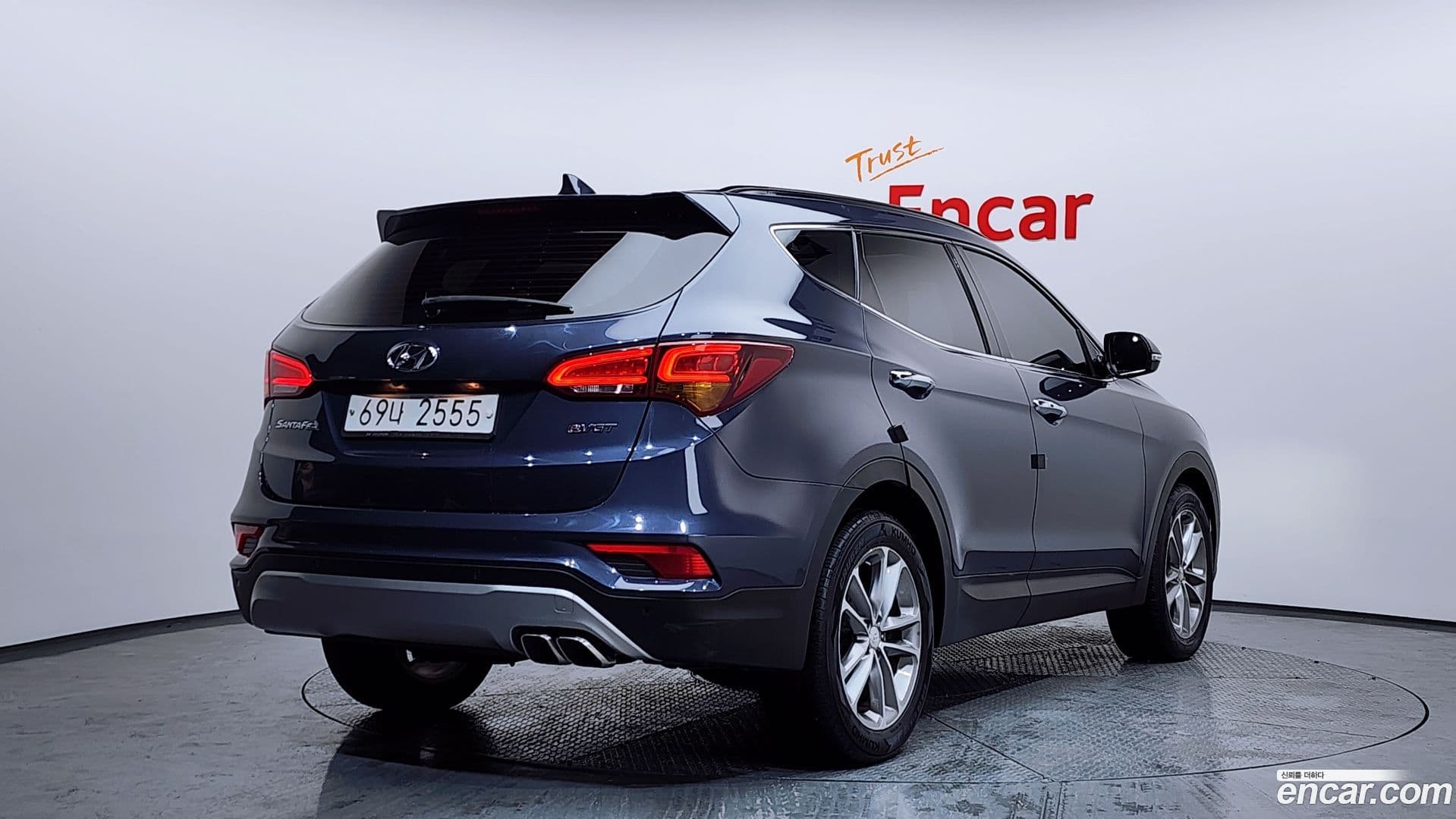 Main__Slider__Photo:Santafe Hyundai 2017.1-1