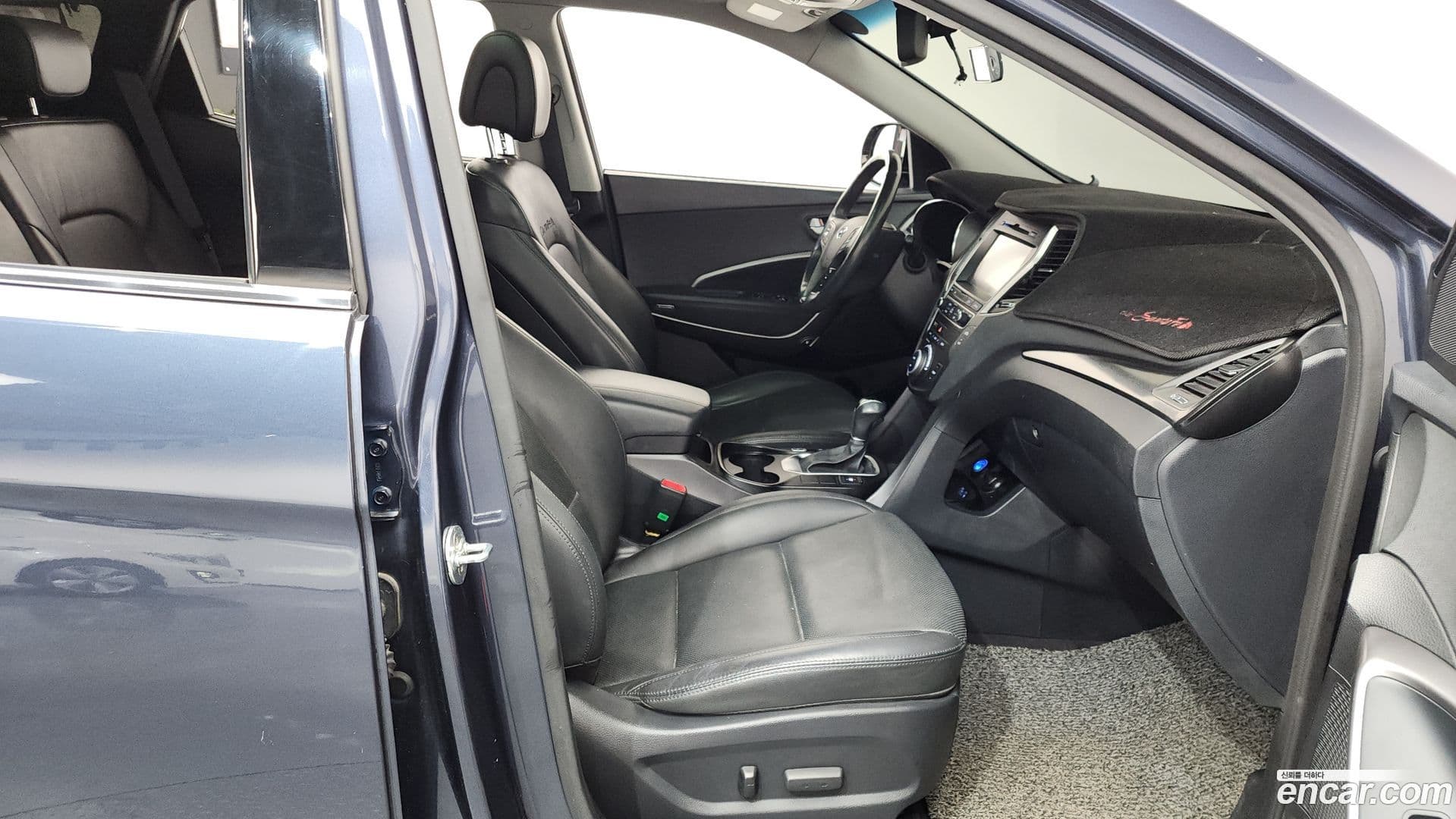 Main__Slider__Photo:Santafe Hyundai 2017.1-10