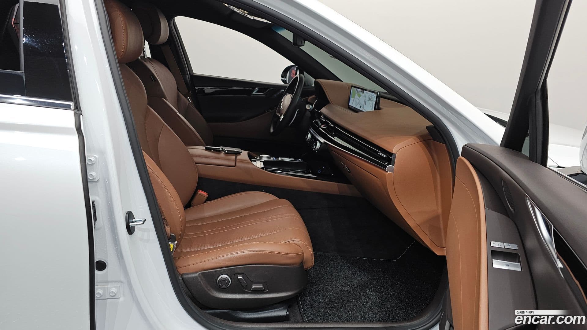 Main__Slider__Photo:G80 Genesis 2022.8-10