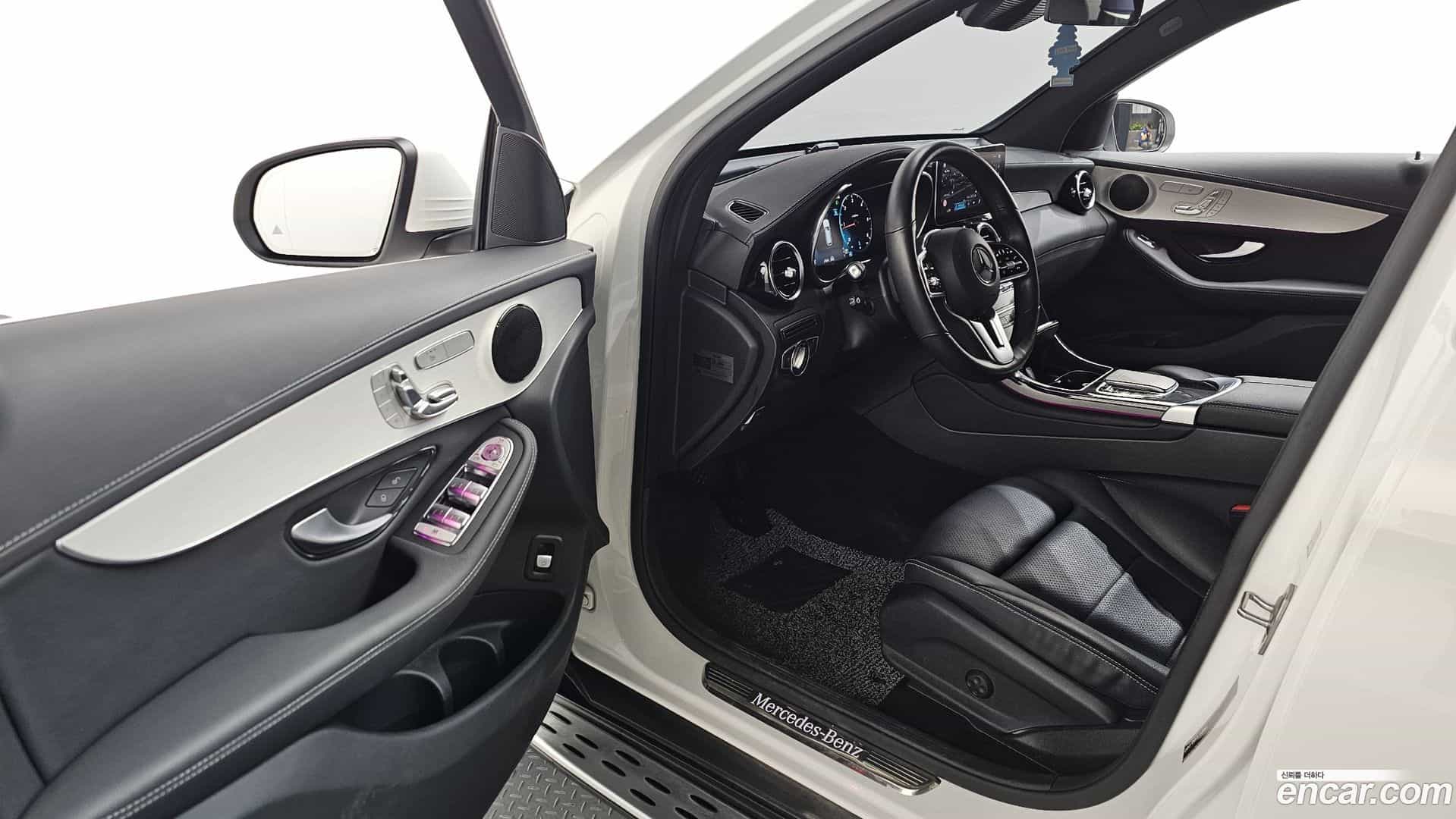 GLC-Class Mercedes-Benz 2022.7-INNER-010