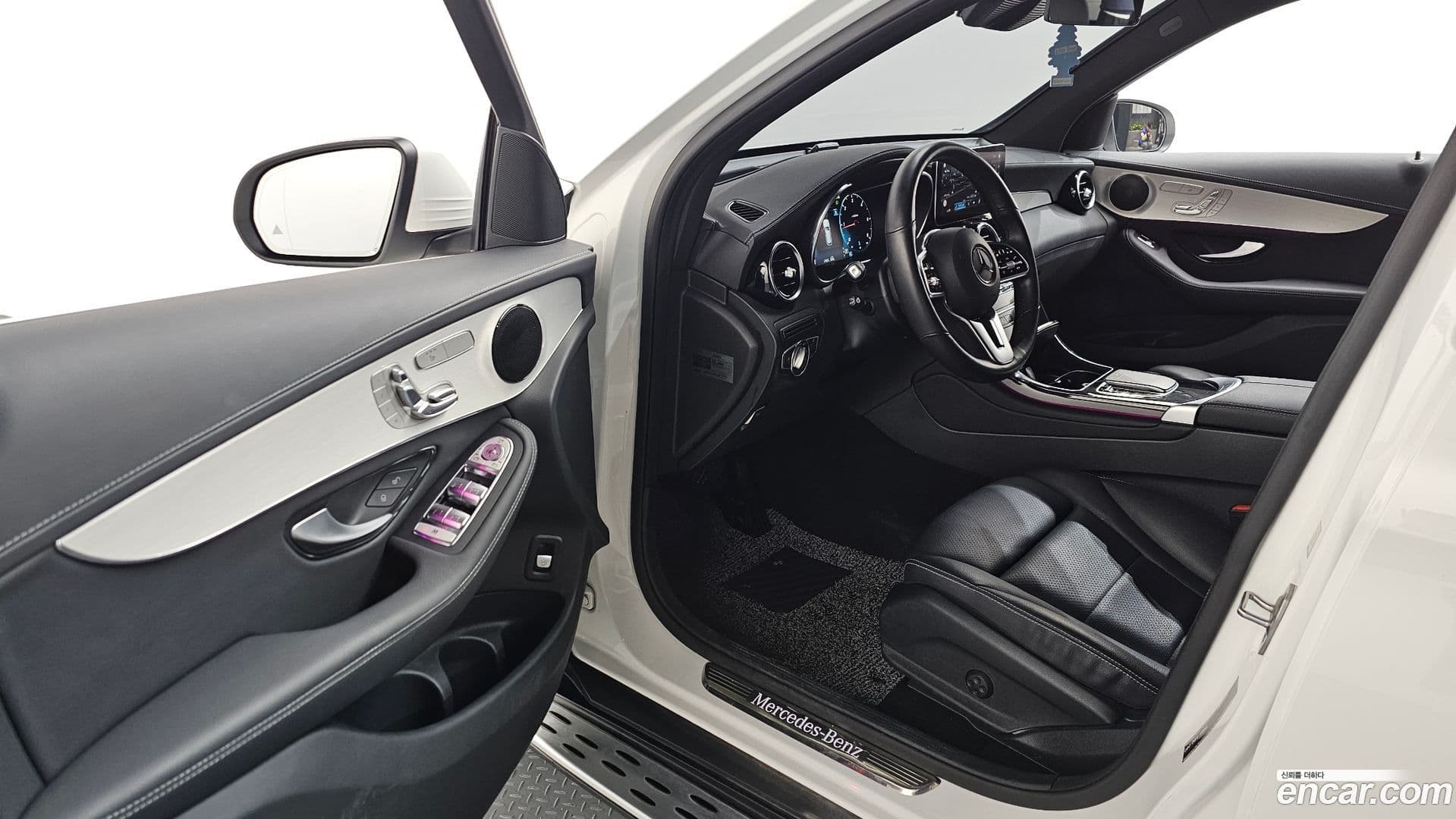 Main__Slider__Photo:GLC-Class Mercedes-Benz 2022.7-9