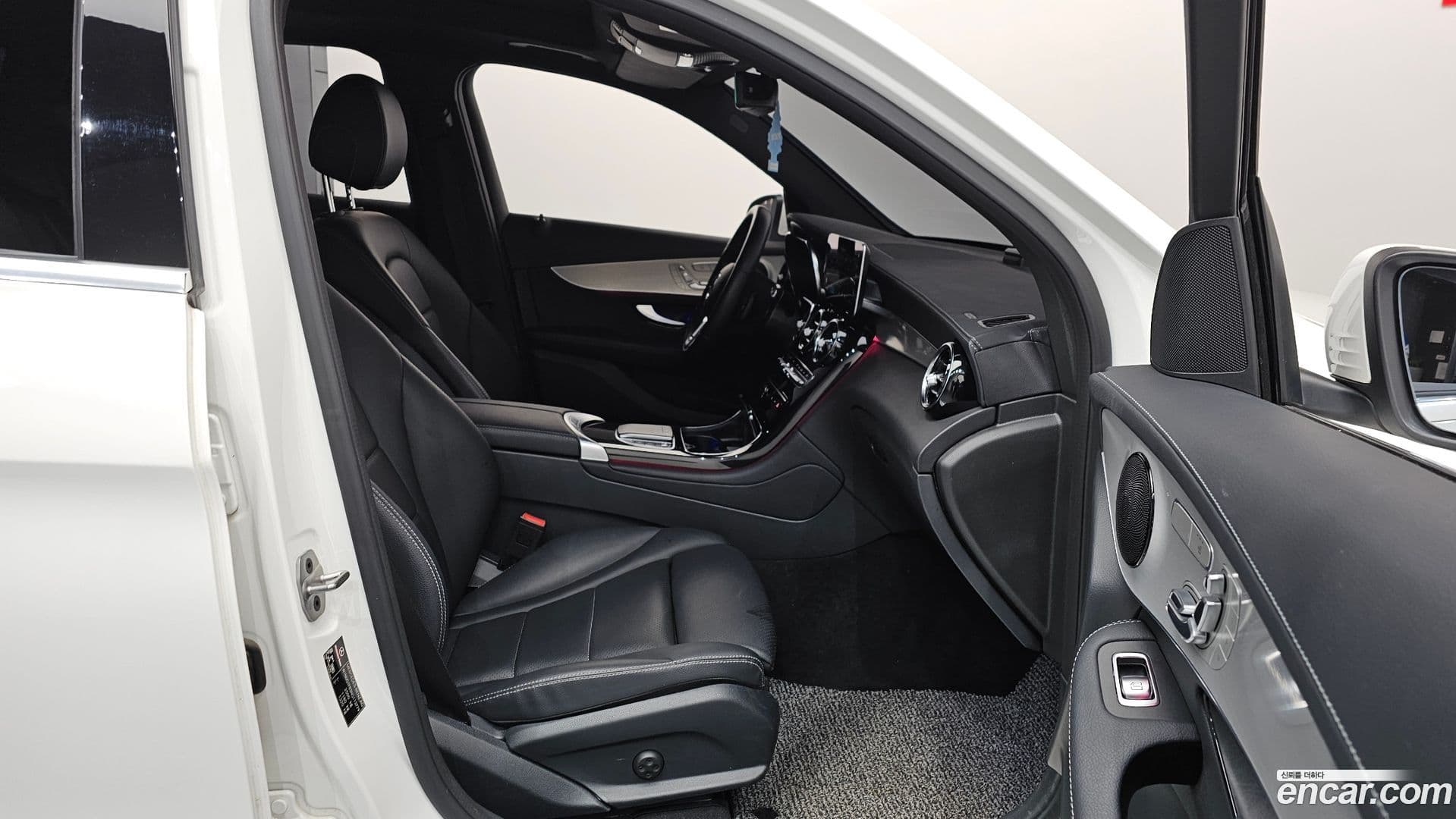 Main__Slider__Photo:GLC-Class Mercedes-Benz 2022.7-10