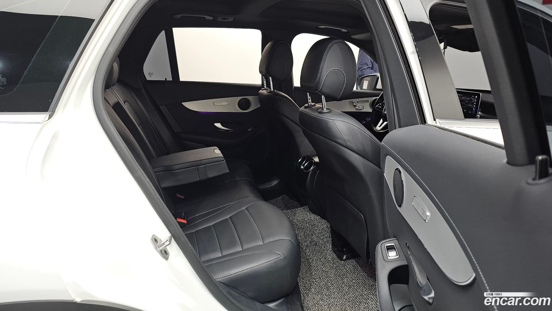 Main__Slider__Photo:GLC-Class Mercedes-Benz 2022.7-11