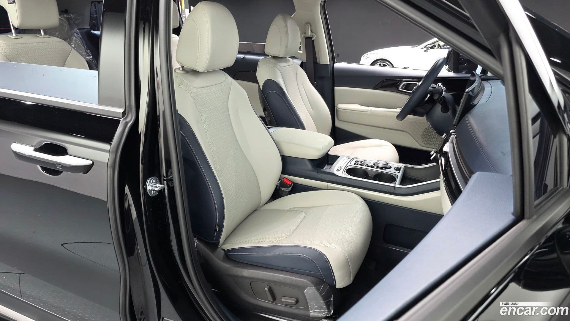 Main__Slider__Photo:Canival Kia 2025.4-9