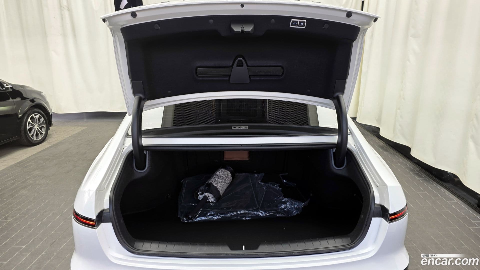 Main__Slider__Photo:Grandeur Hyundai 2024.4-19