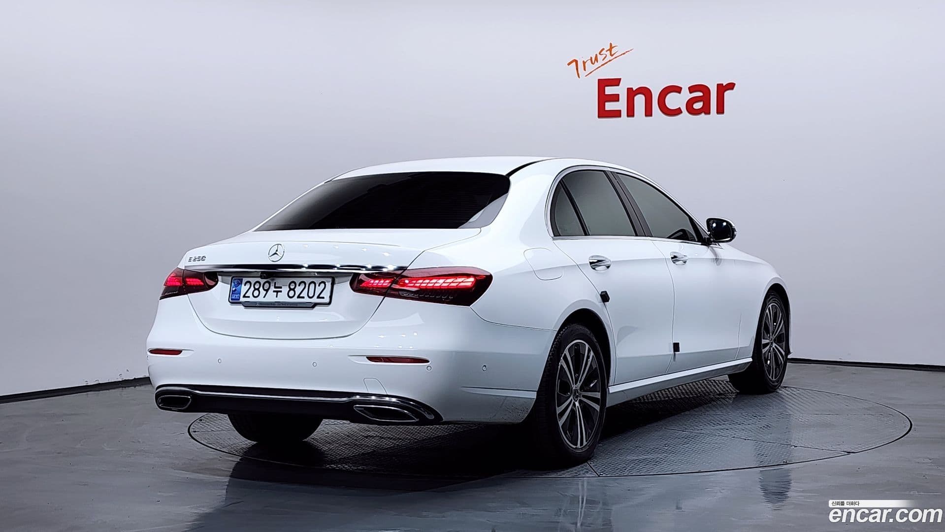 Main__Slider__Photo:E-Class Mercedes-Benz 2021.5-1