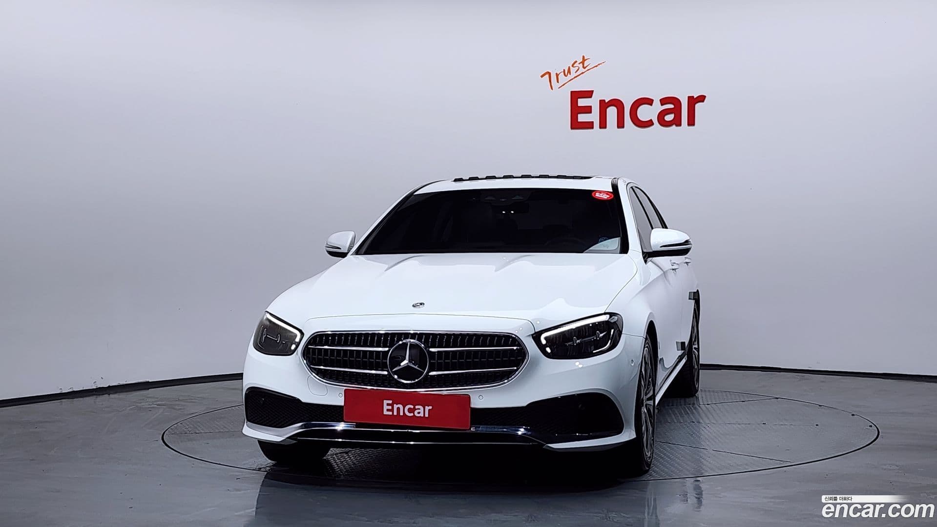 Main__Slider__Photo:E-Class Mercedes-Benz 2021.5-2