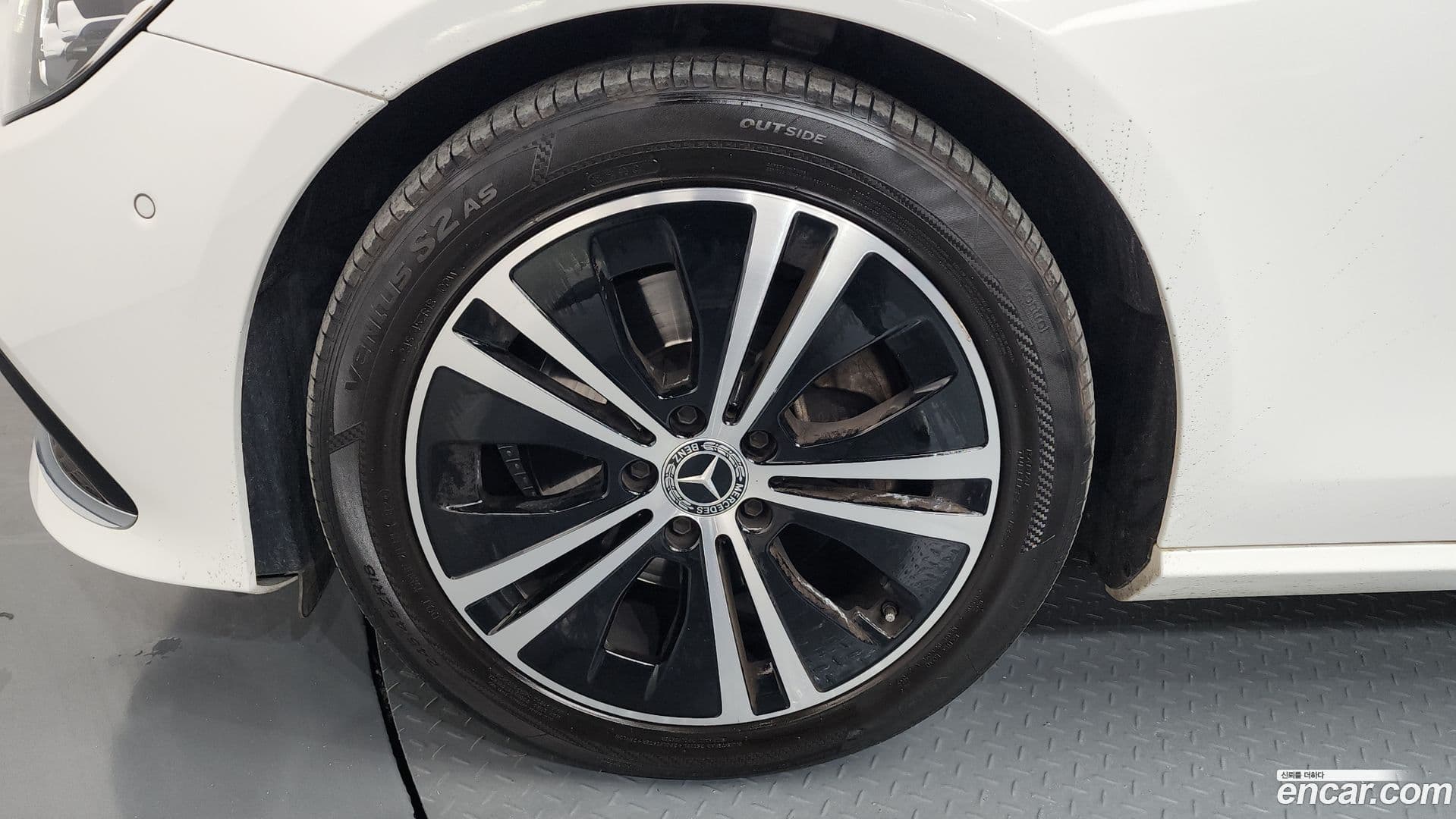 Main__Slider__Photo:E-Class Mercedes-Benz 2021.5-4