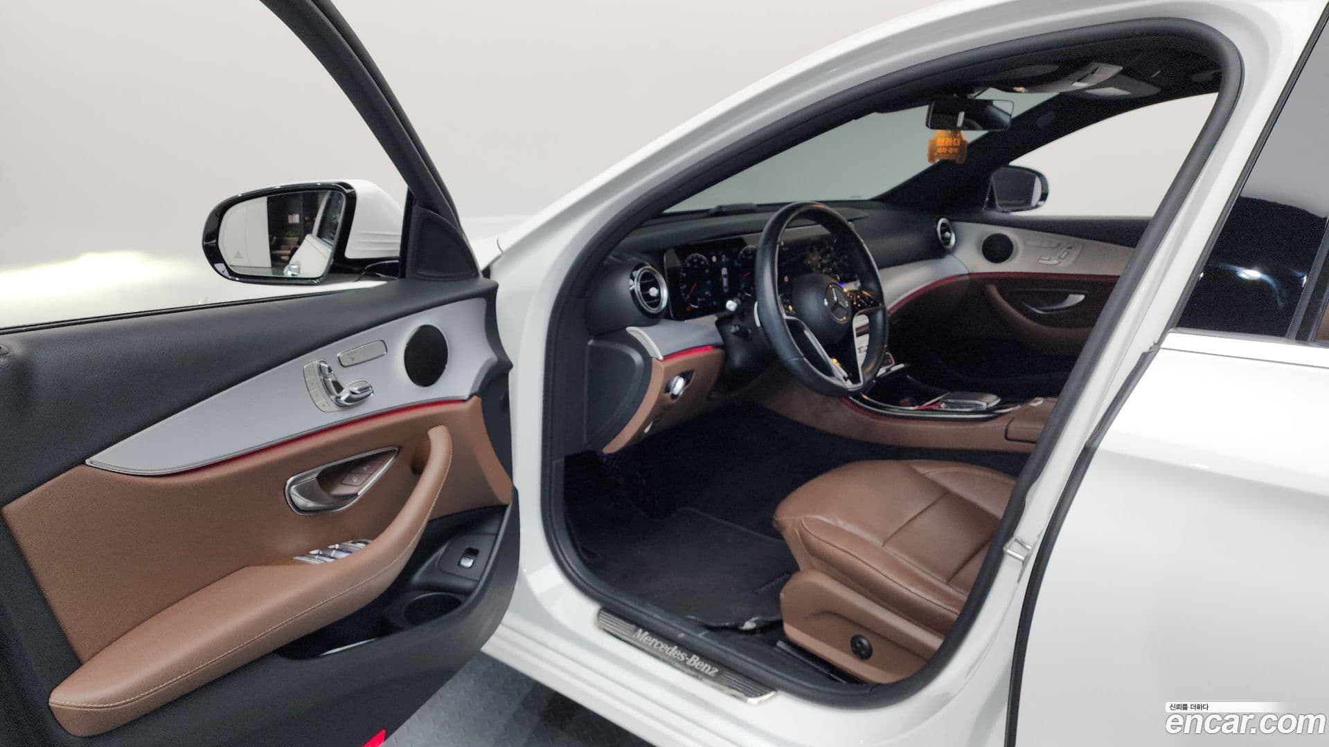 Main__Slider__Photo:E-Class Mercedes-Benz 2021.5-9