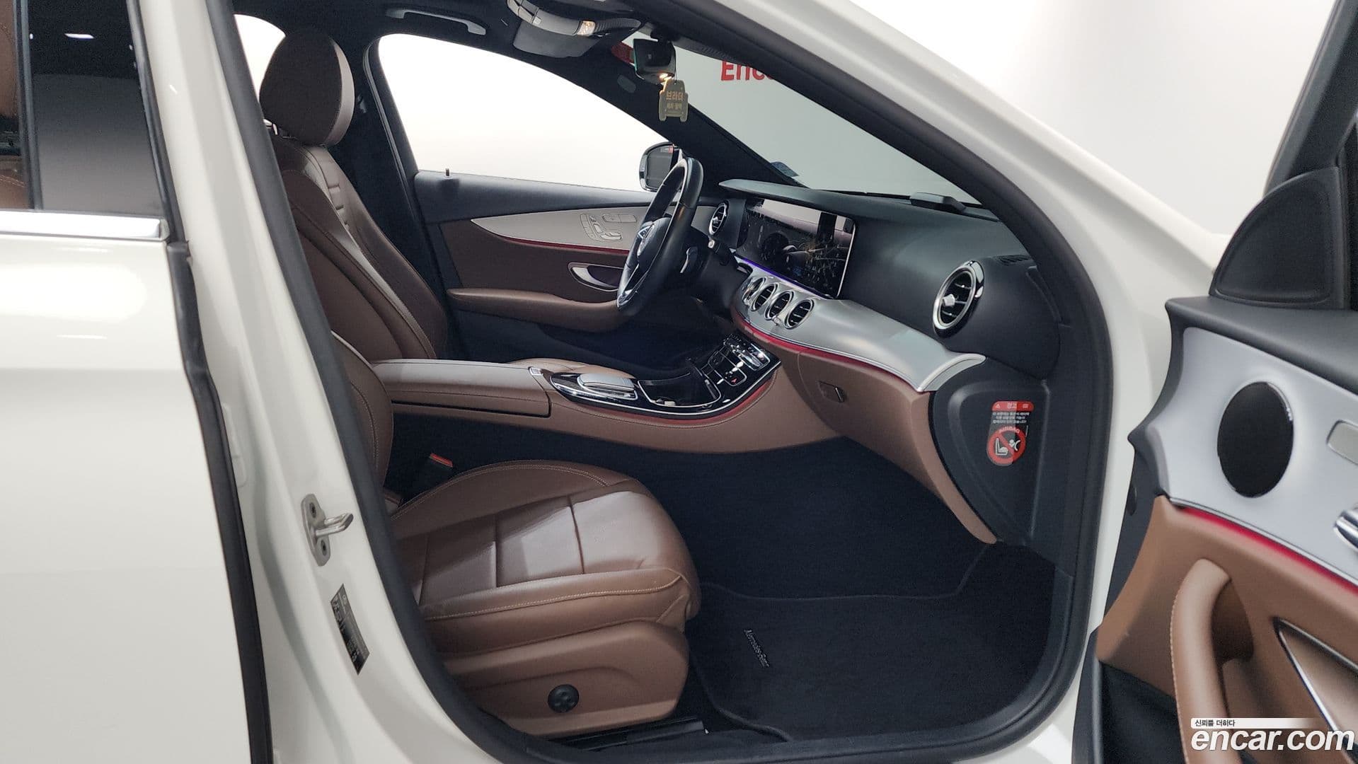 Main__Slider__Photo:E-Class Mercedes-Benz 2021.5-10