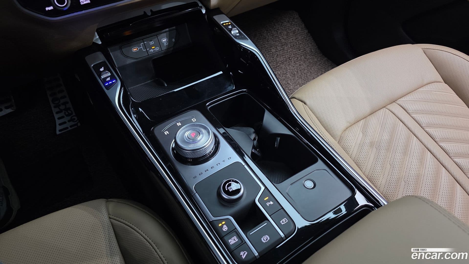 Main__Slider__Photo:Sorento Kia 2024.0-8