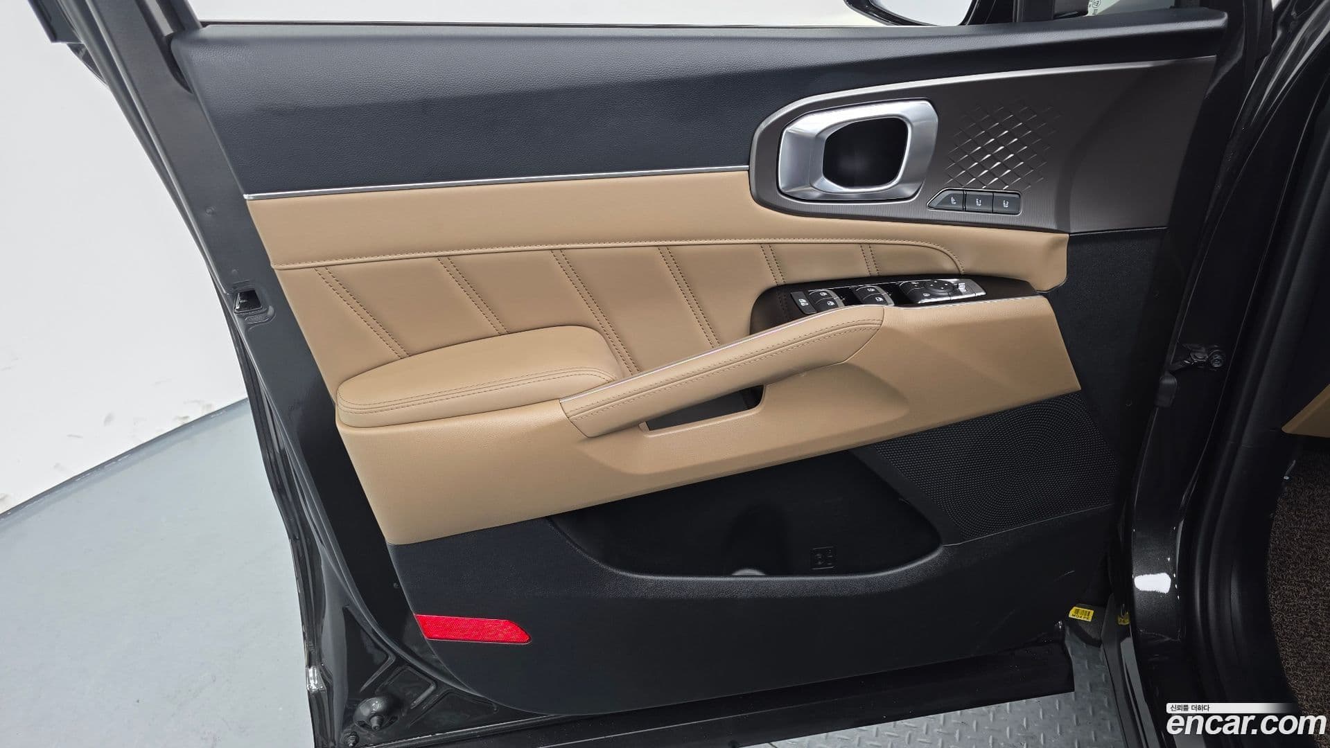 Main__Slider__Photo:Sorento Kia 2024.0-17