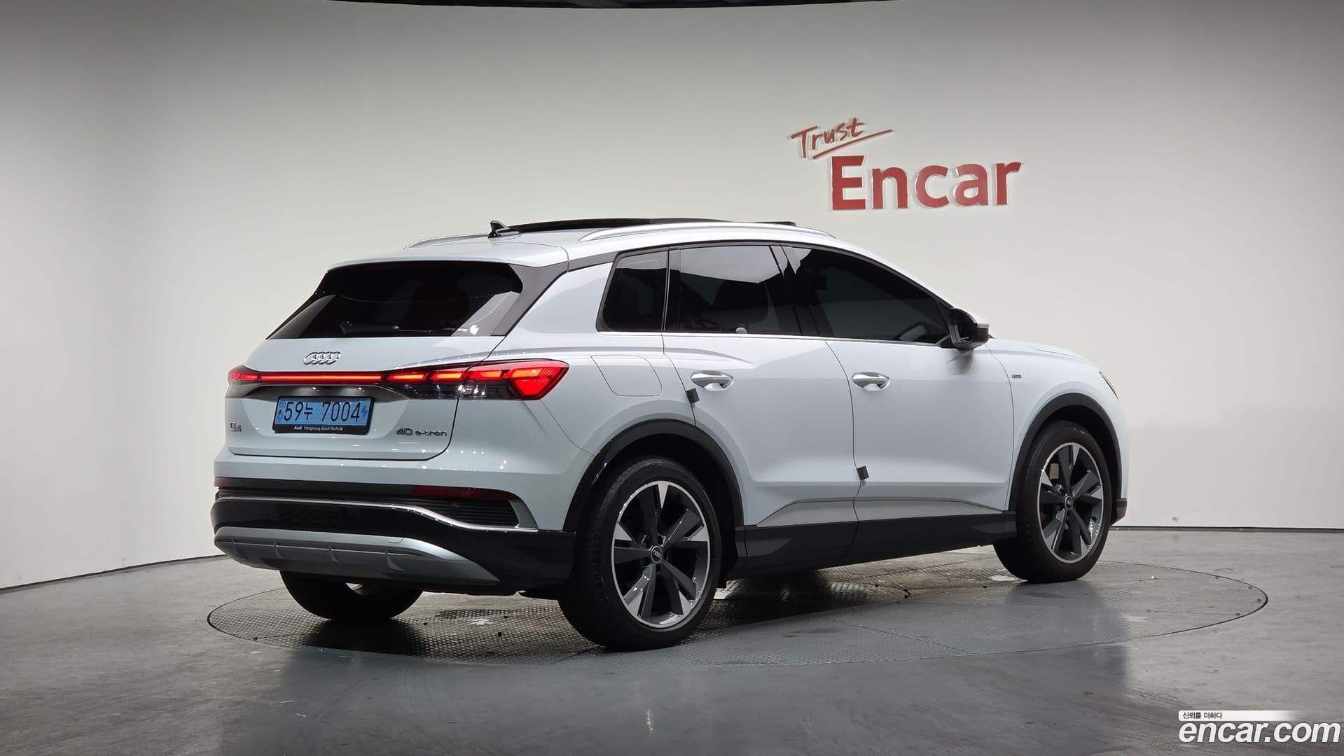 Main__Slider__Photo:Q4 e-tron Audi 2022.9-1