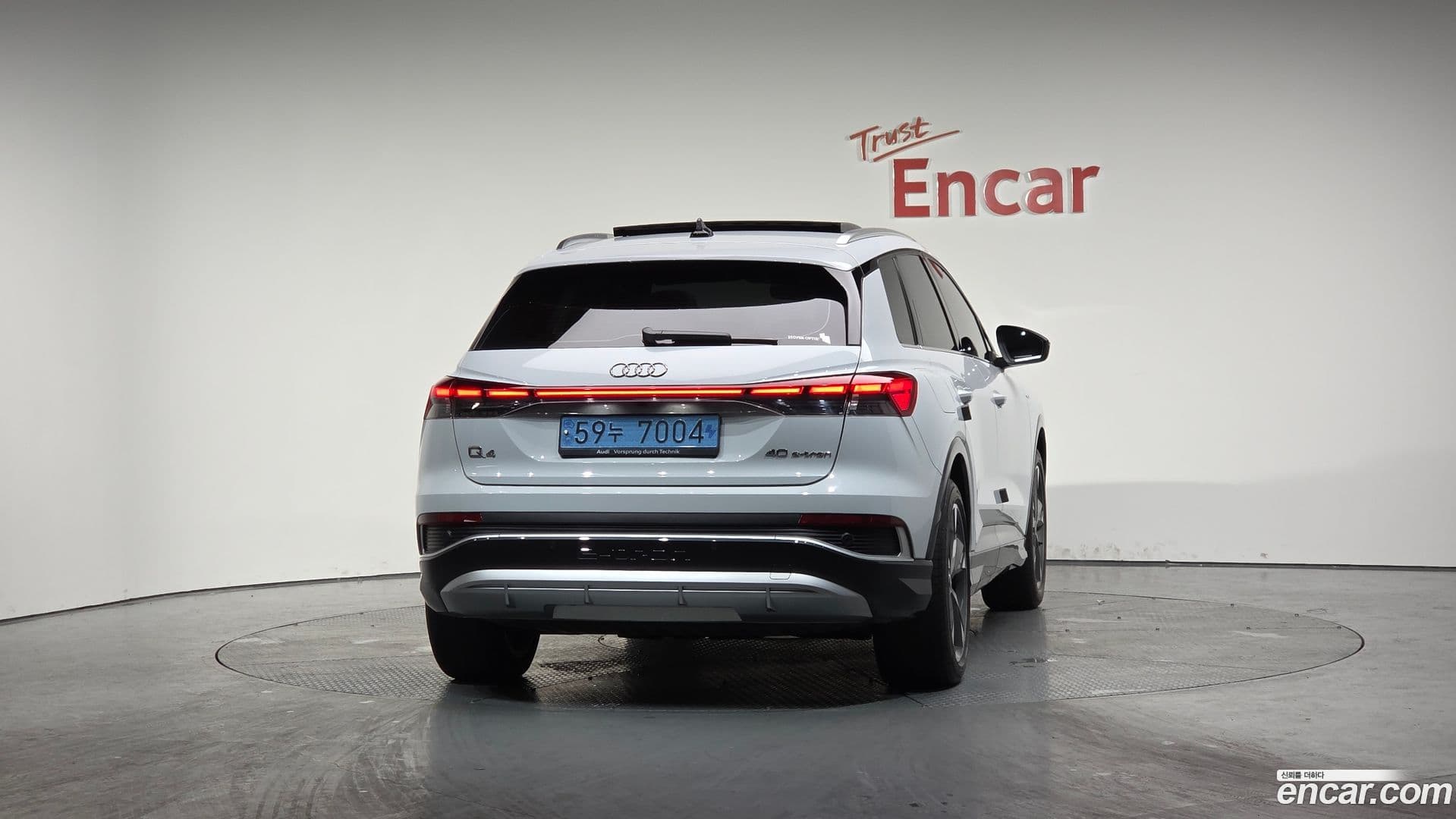 Main__Slider__Photo:Q4 e-tron Audi 2022.9-3