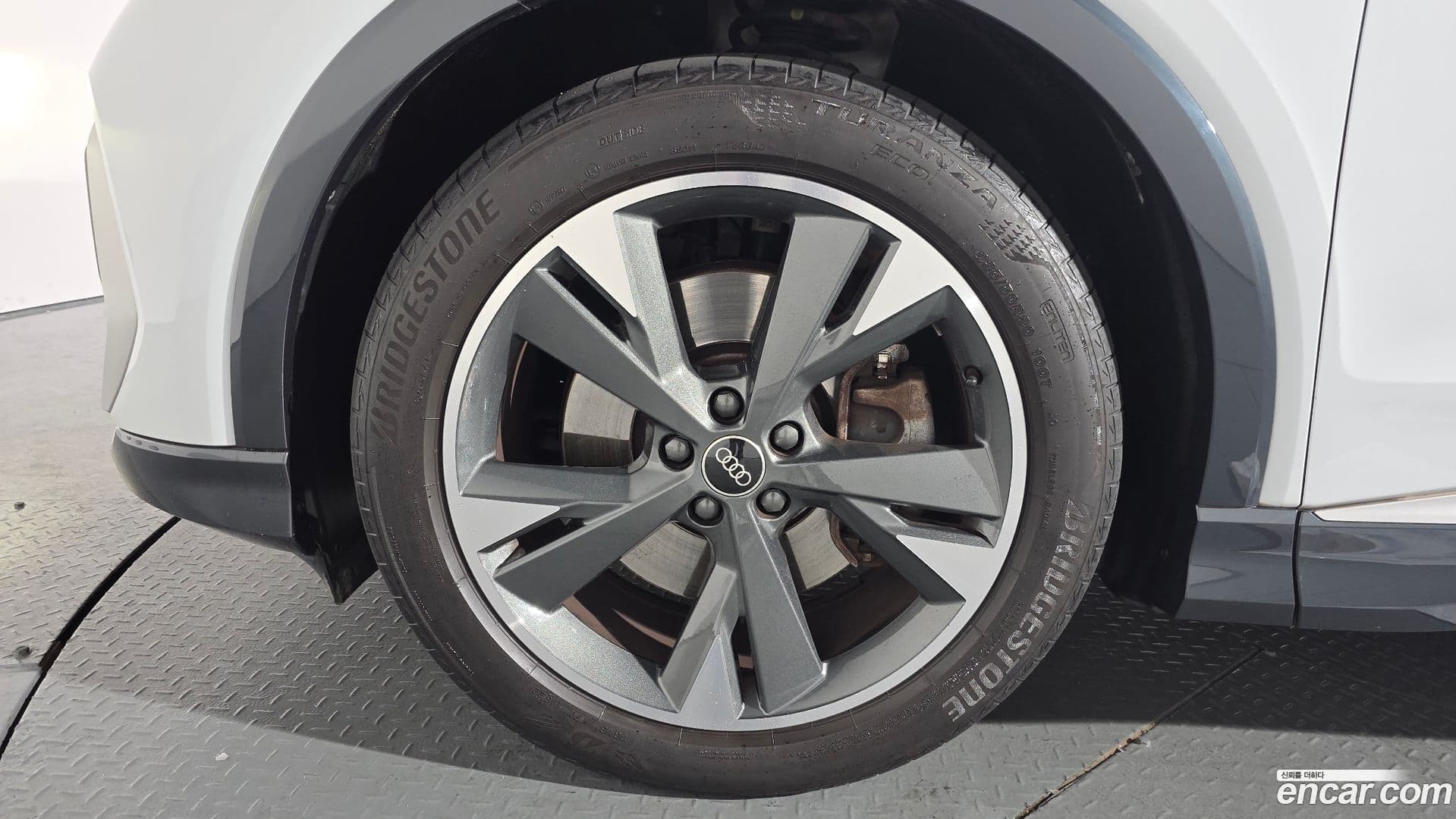 Main__Slider__Photo:Q4 e-tron Audi 2022.9-4