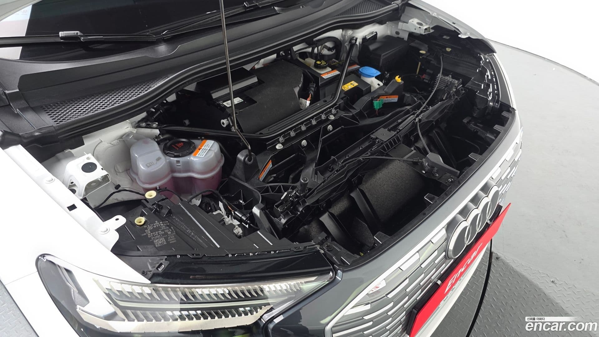 Main__Slider__Photo:Q4 e-tron Audi 2022.9-5