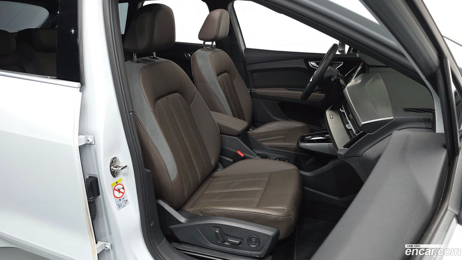 Main__Slider__Photo:Q4 e-tron Audi 2022.9-9