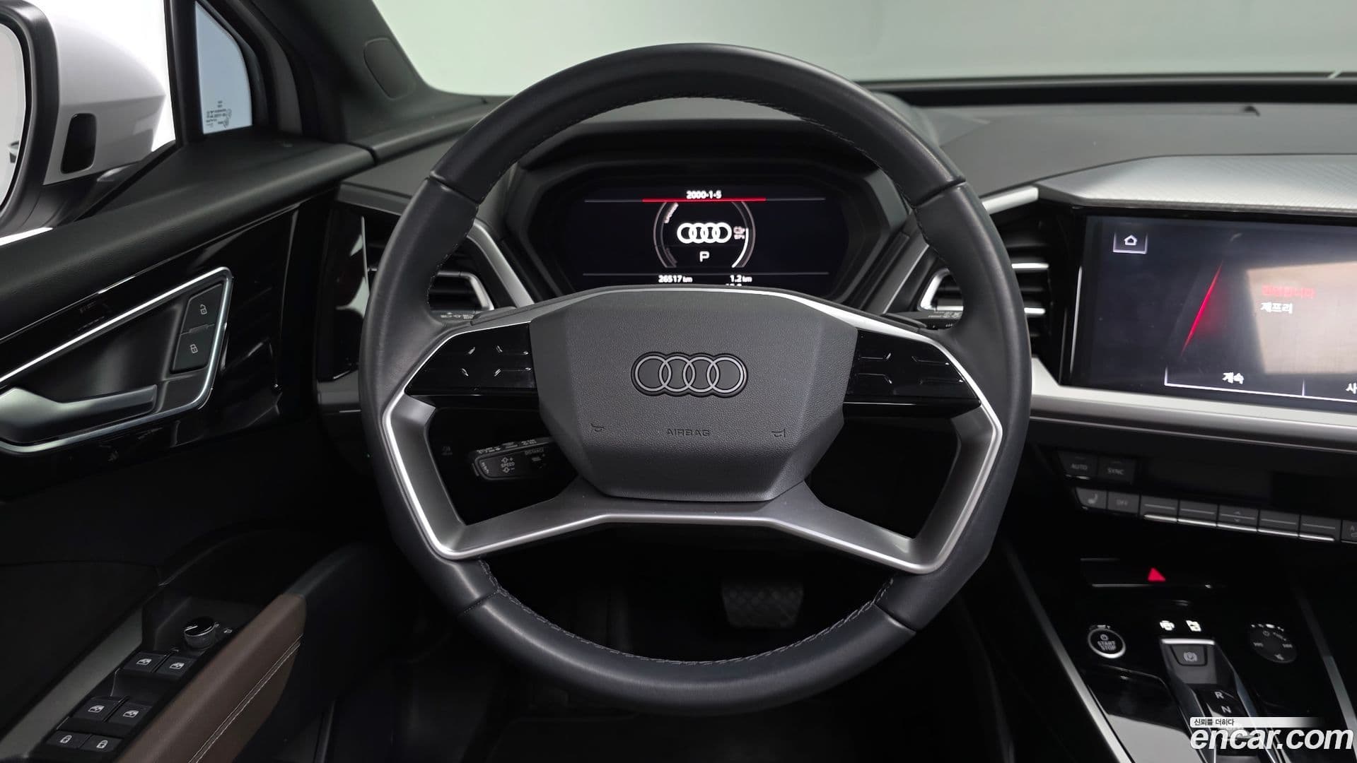 Main__Slider__Photo:Q4 e-tron Audi 2022.9-13