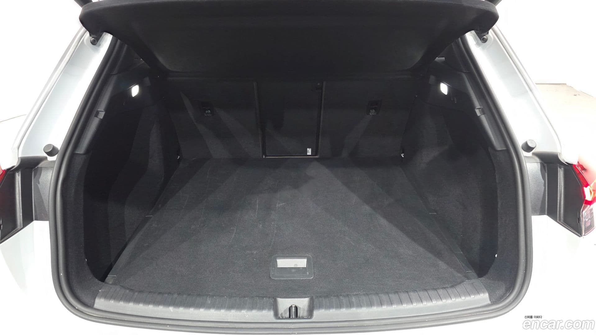 Main__Slider__Photo:Q4 e-tron Audi 2022.9-20