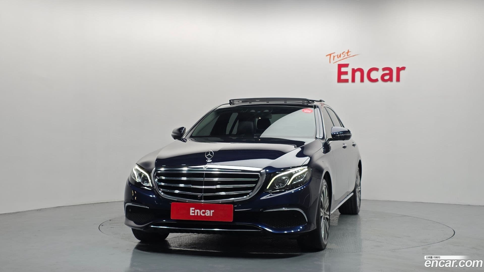 Main__Slider__Photo:E-Class Mercedes-Benz 2019.8-2