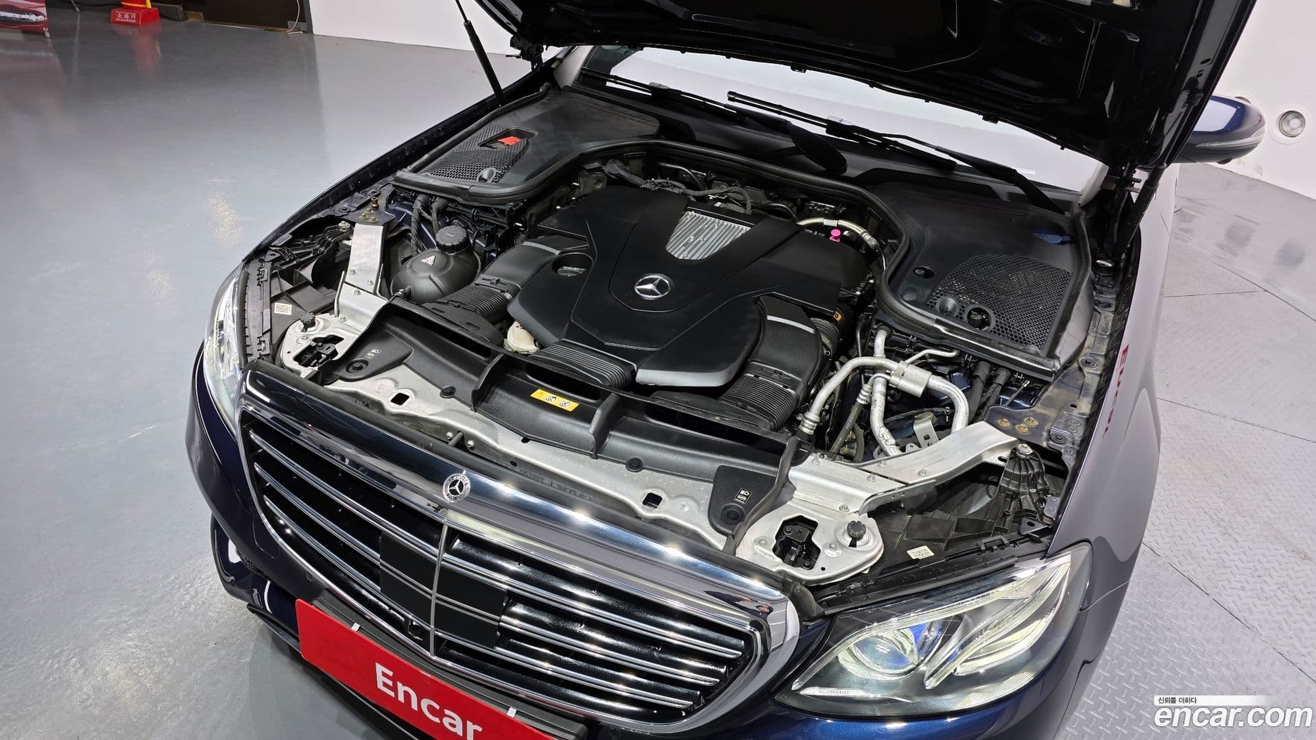 Main__Slider__Photo:E-Class Mercedes-Benz 2019.8-5