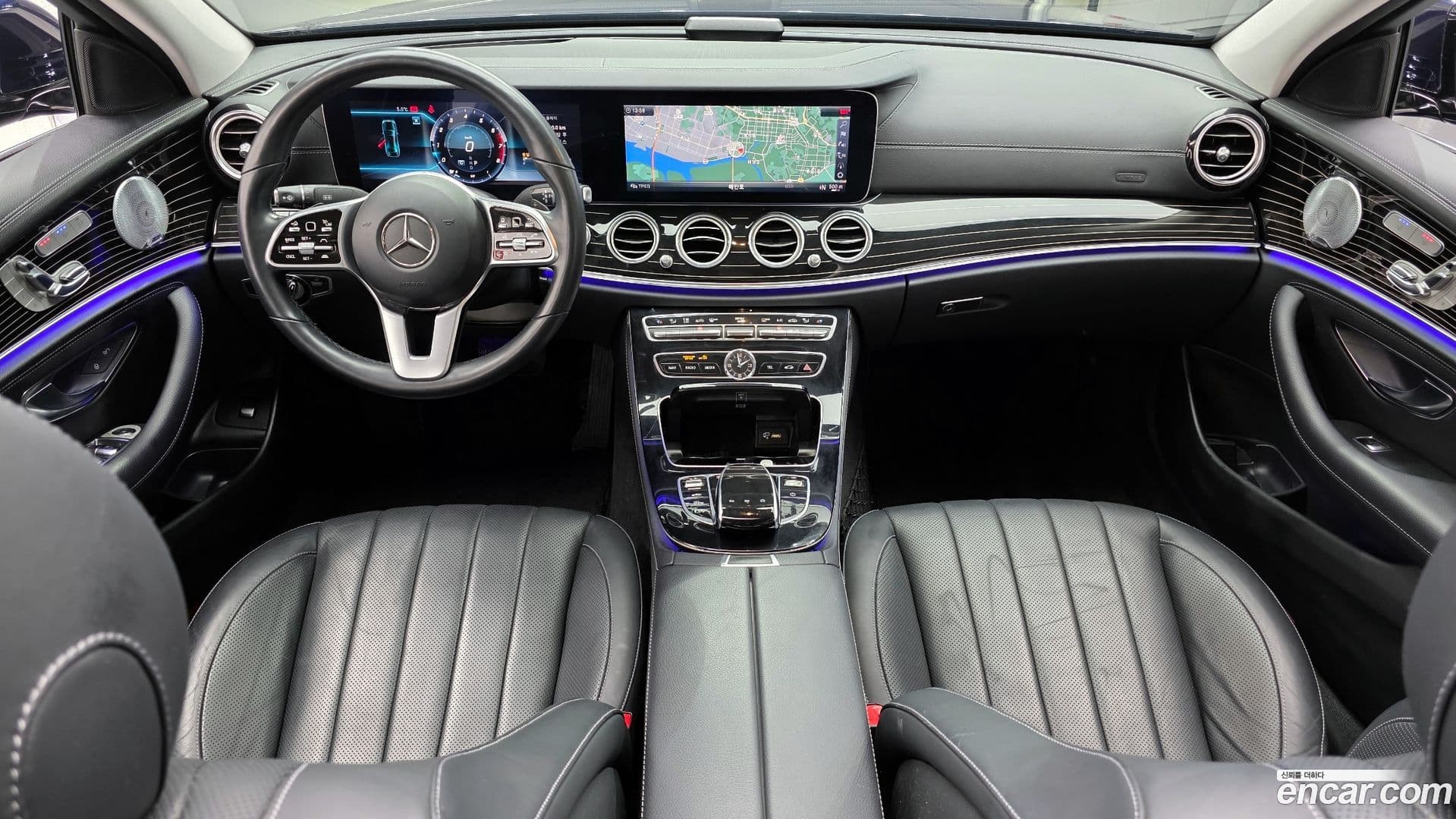 Main__Slider__Photo:E-Class Mercedes-Benz 2019.8-6