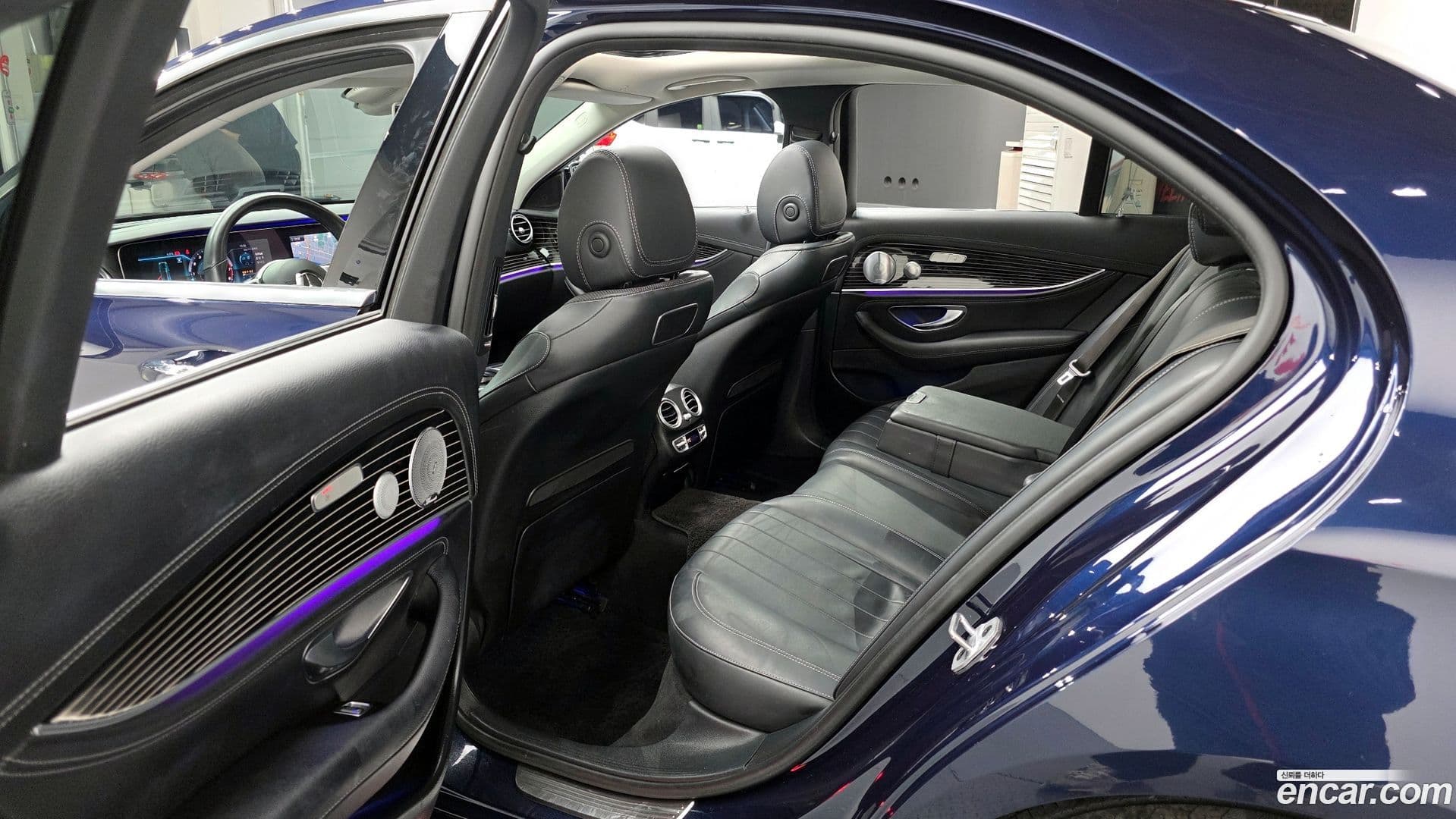 Main__Slider__Photo:E-Class Mercedes-Benz 2019.8-10