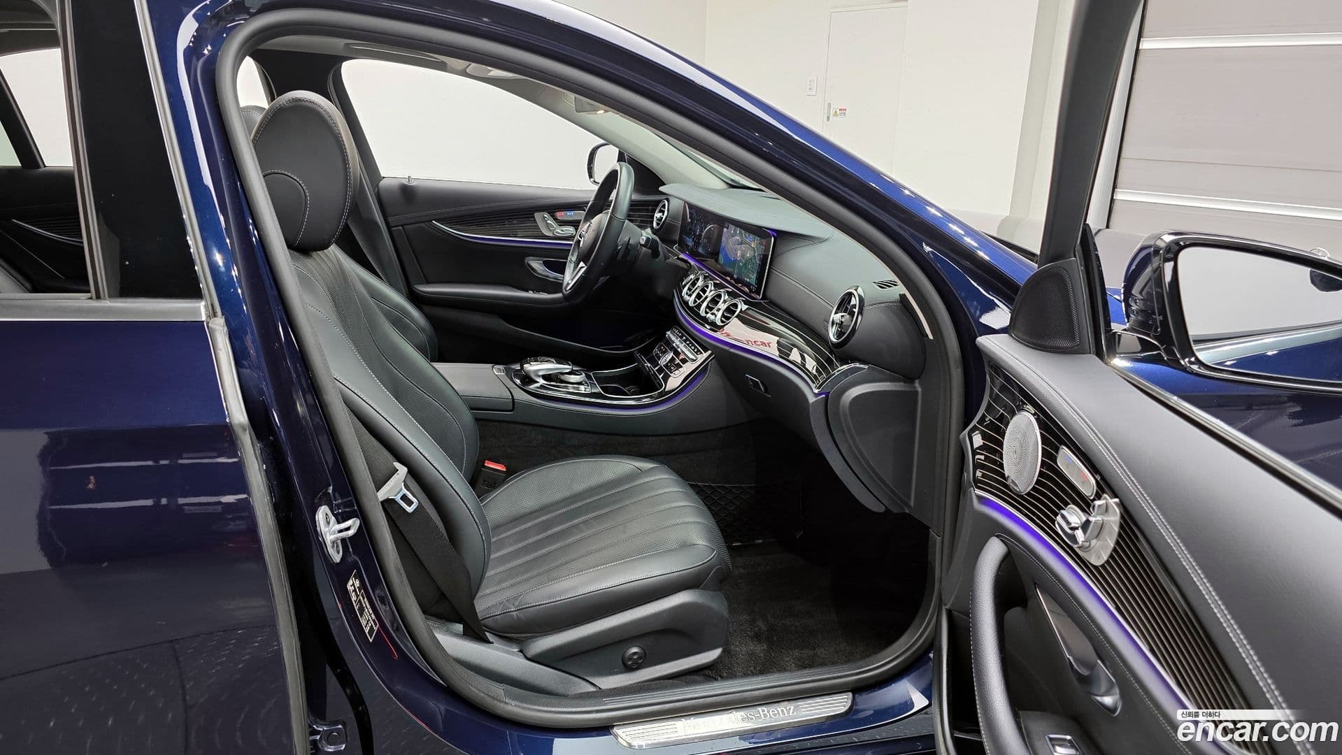 Main__Slider__Photo:E-Class Mercedes-Benz 2019.8-11