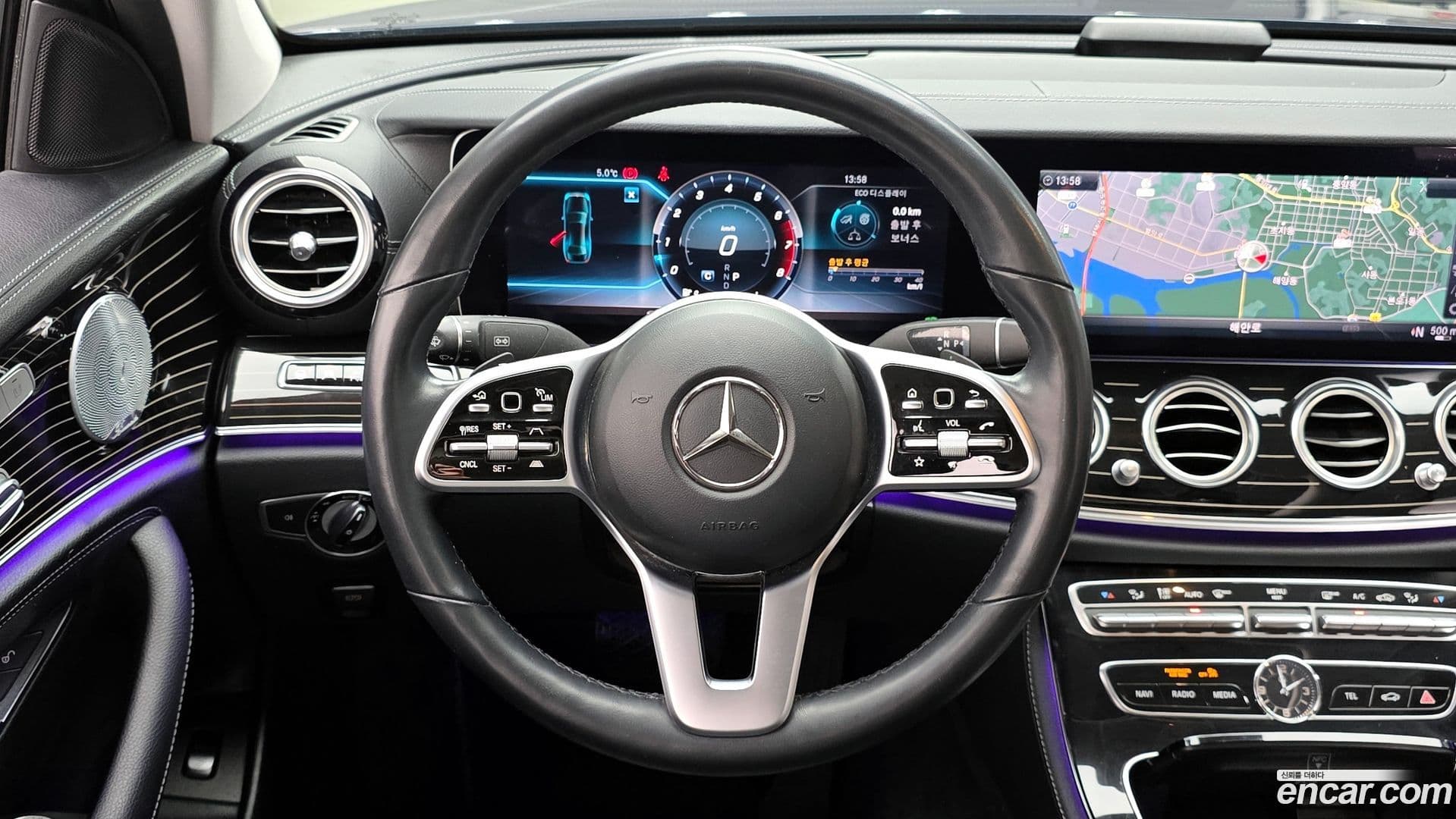 Main__Slider__Photo:E-Class Mercedes-Benz 2019.8-12