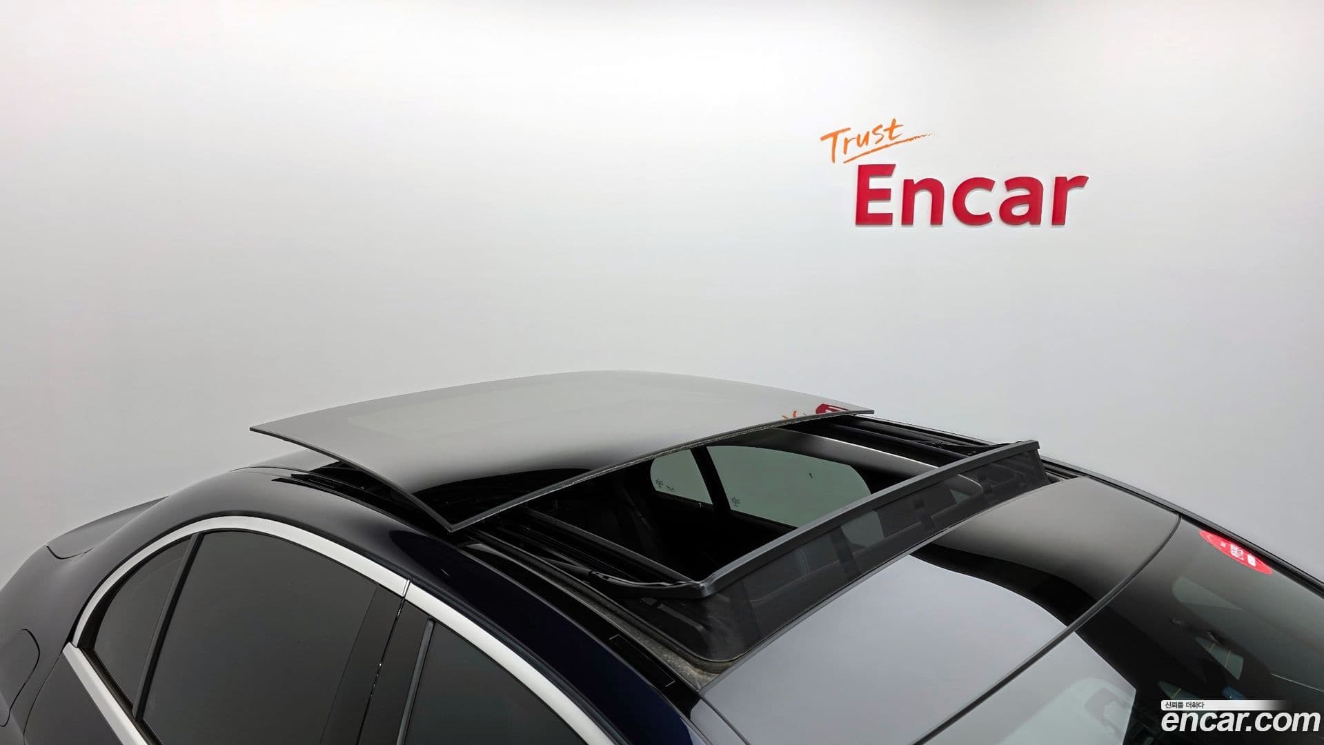 Main__Slider__Photo:E-Class Mercedes-Benz 2019.8-19