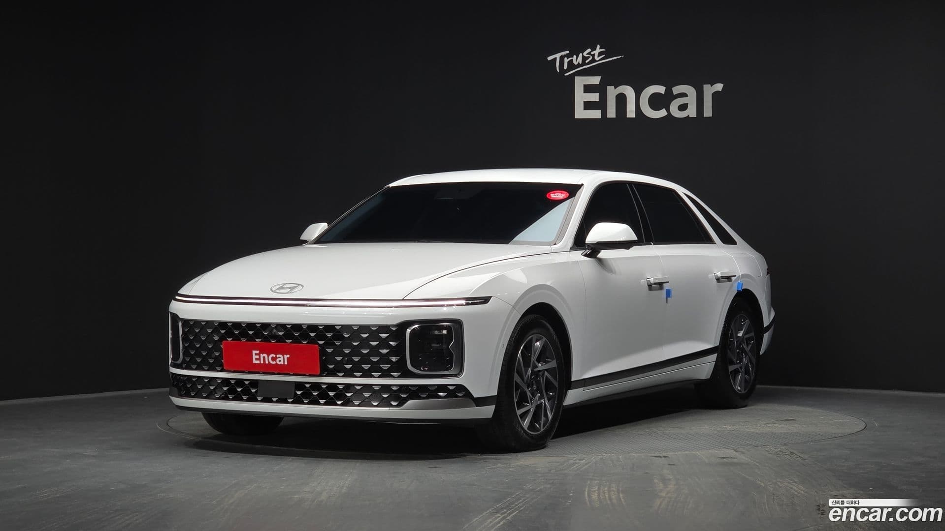 Main__Slider__Photo:Grandeur Hyundai 2022.11-0