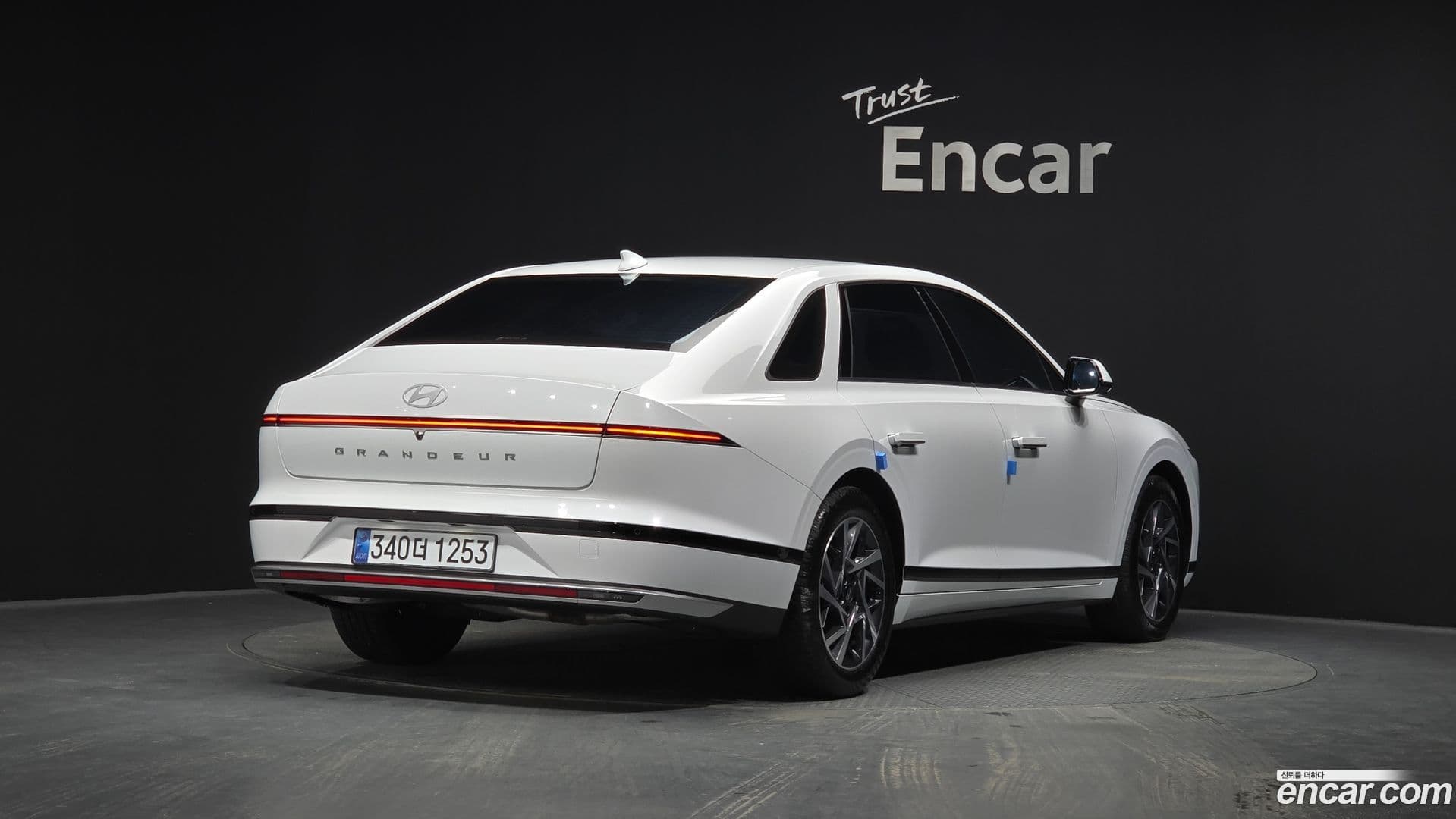 Main__Slider__Photo:Grandeur Hyundai 2022.11-1