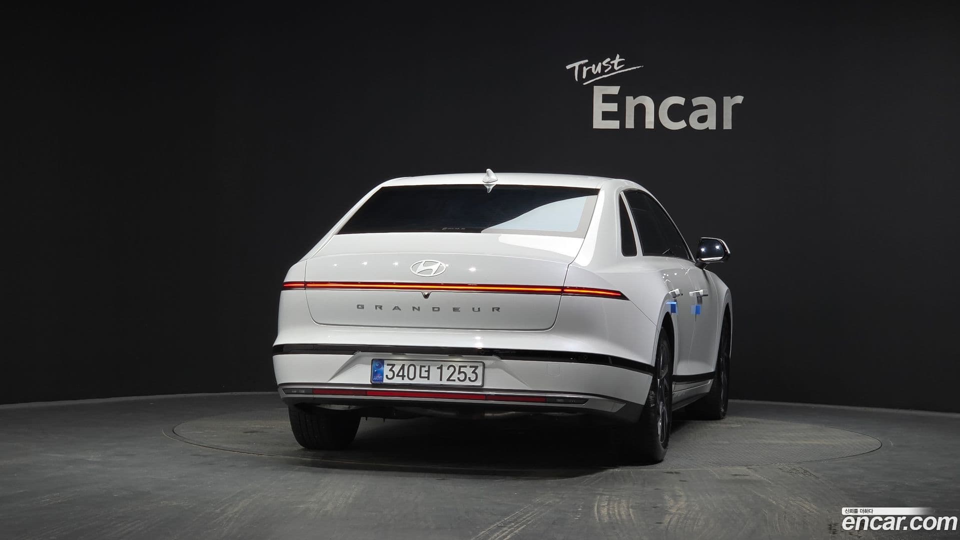 Main__Slider__Photo:Grandeur Hyundai 2022.11-3