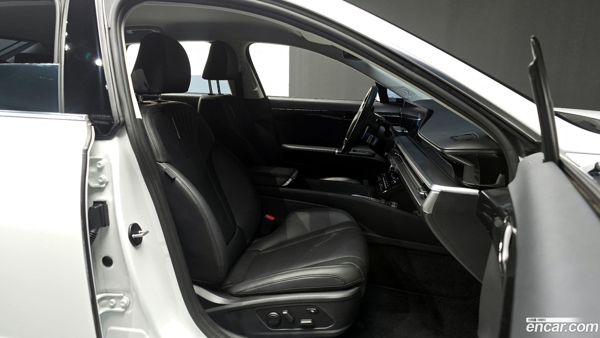 Main__Slider__Photo:Grandeur Hyundai 2022.11-9