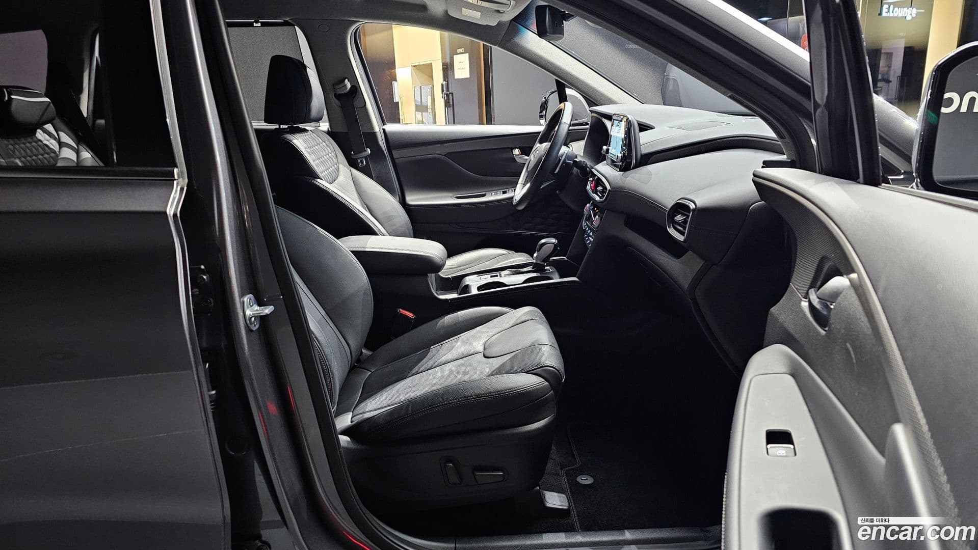 Main__Slider__Photo:Santafe Hyundai 2018.8-9