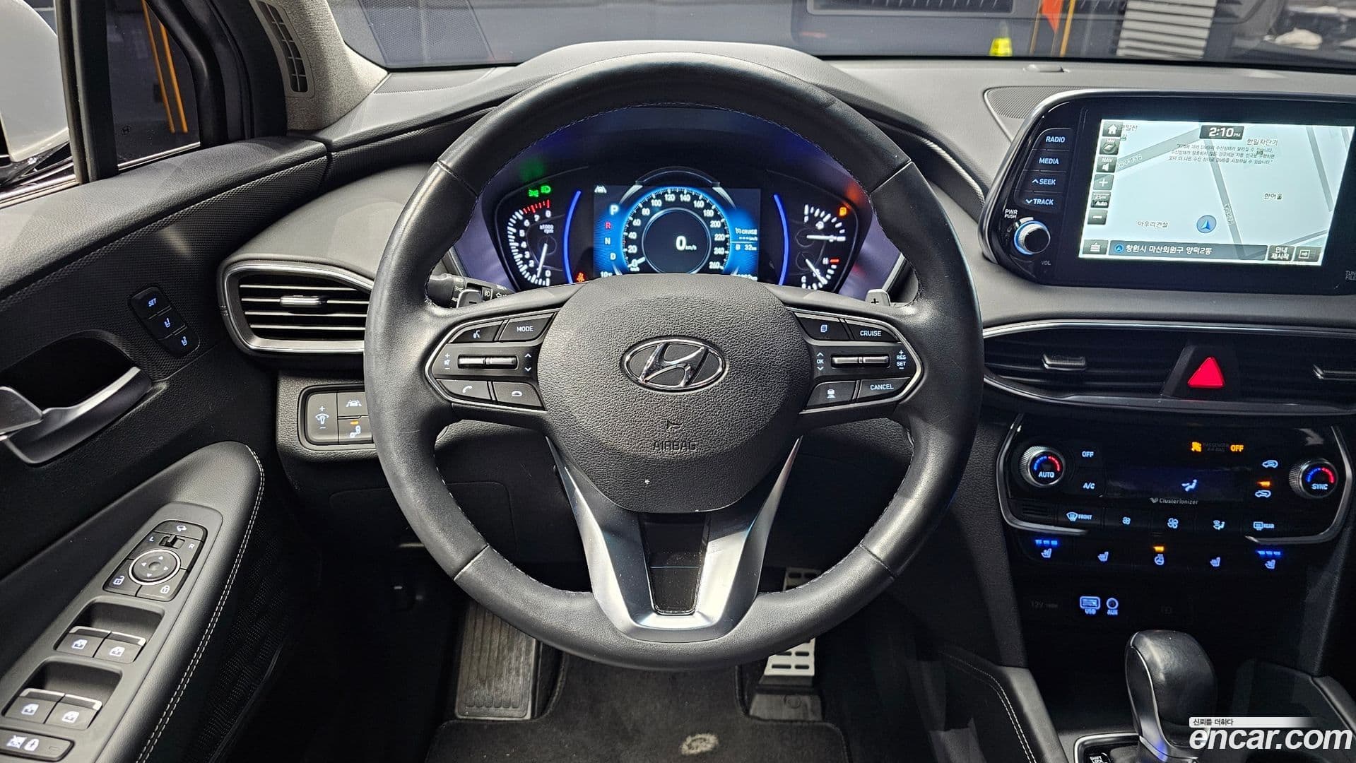 Main__Slider__Photo:Santafe Hyundai 2018.8-12