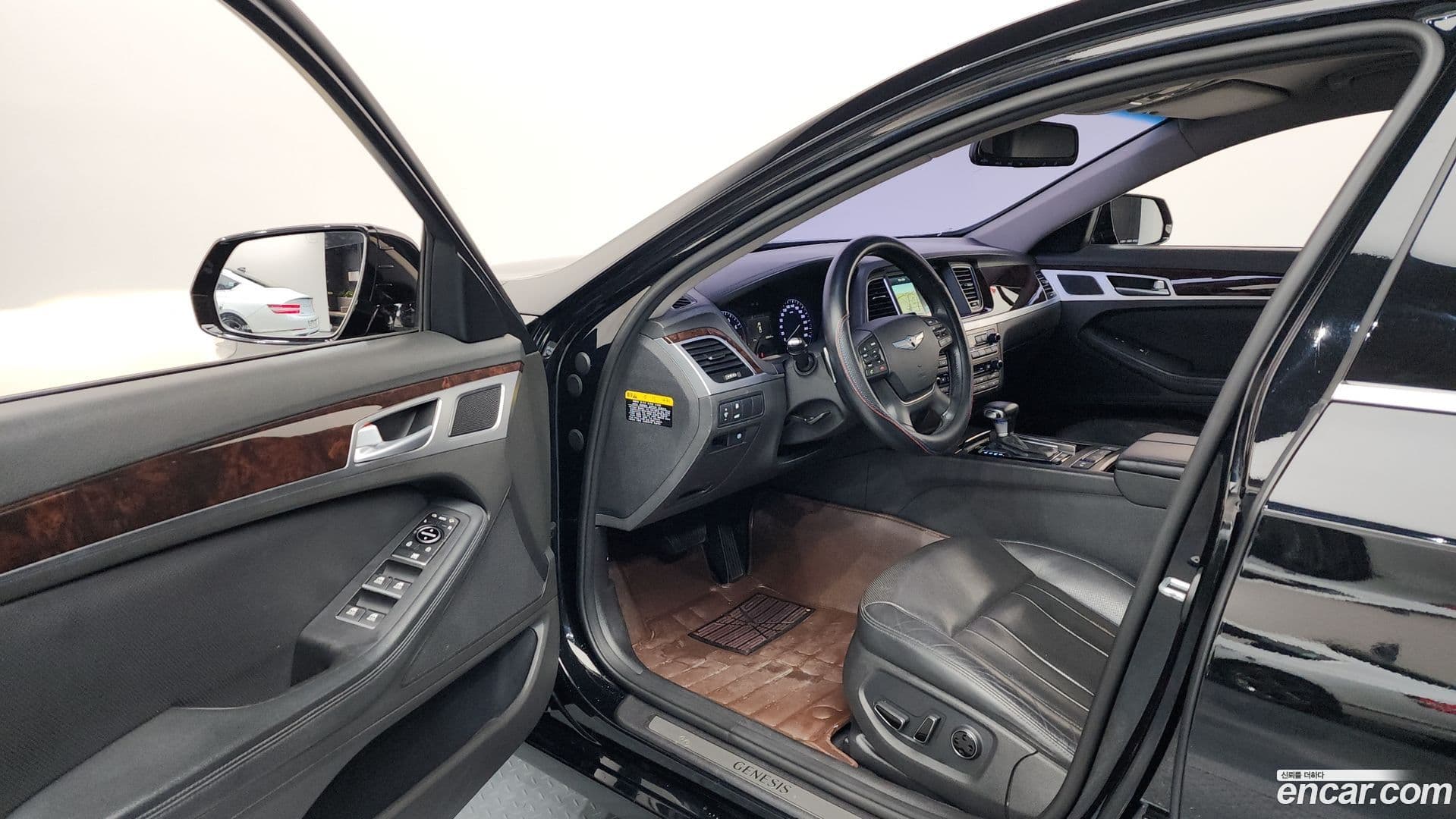 Main__Slider__Photo:Genesis Hyundai 2015.6-9