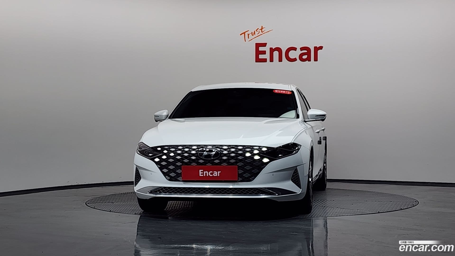 Main__Slider__Photo:Grandeur Hyundai 2021.11-2