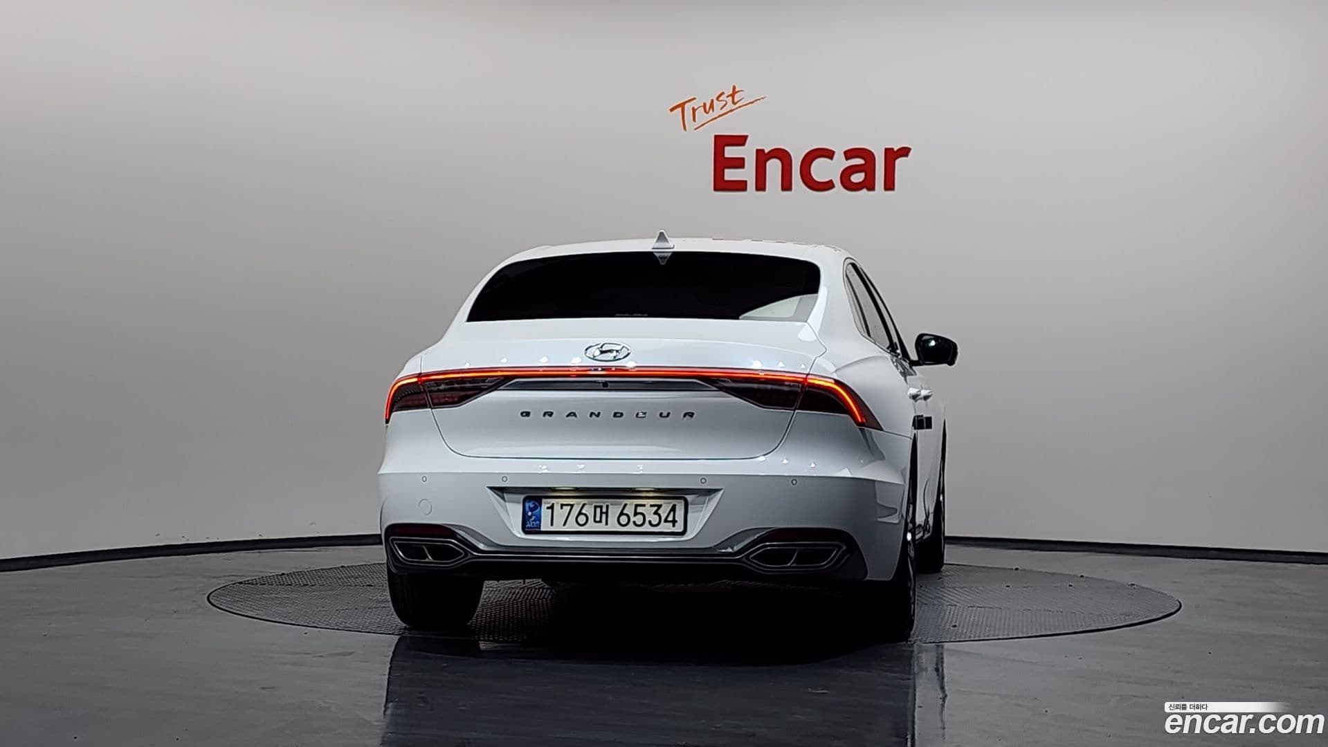 Main__Slider__Photo:Grandeur Hyundai 2021.11-3