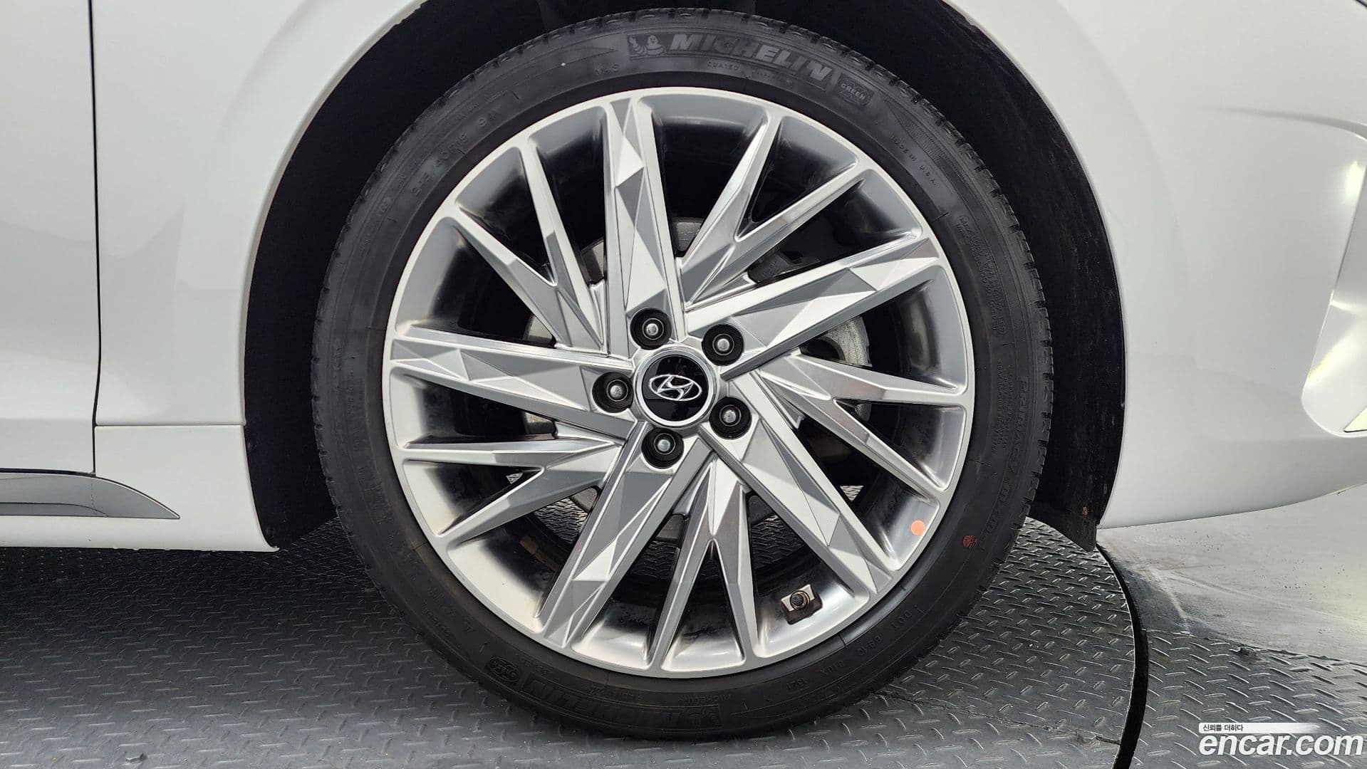 Main__Slider__Photo:Grandeur Hyundai 2021.11-4