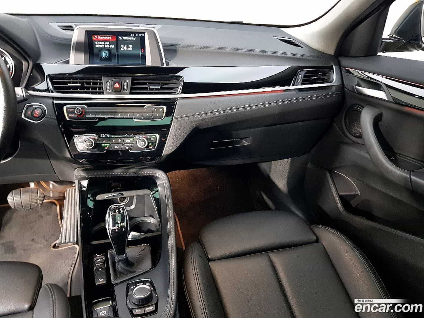 X2 (F39) BMW 2020.6-INNER-009