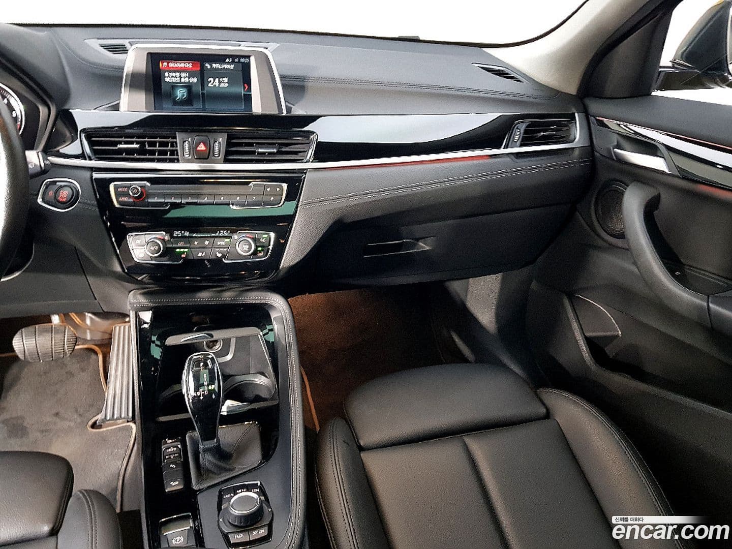 Main__Slider__Photo:X2 (F39) BMW 2020.6-8