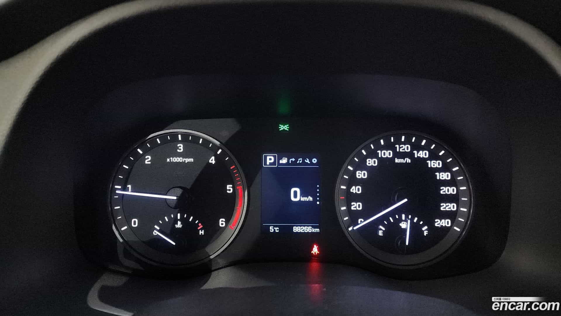 Tucson Hyundai 2017.2-INNER-008