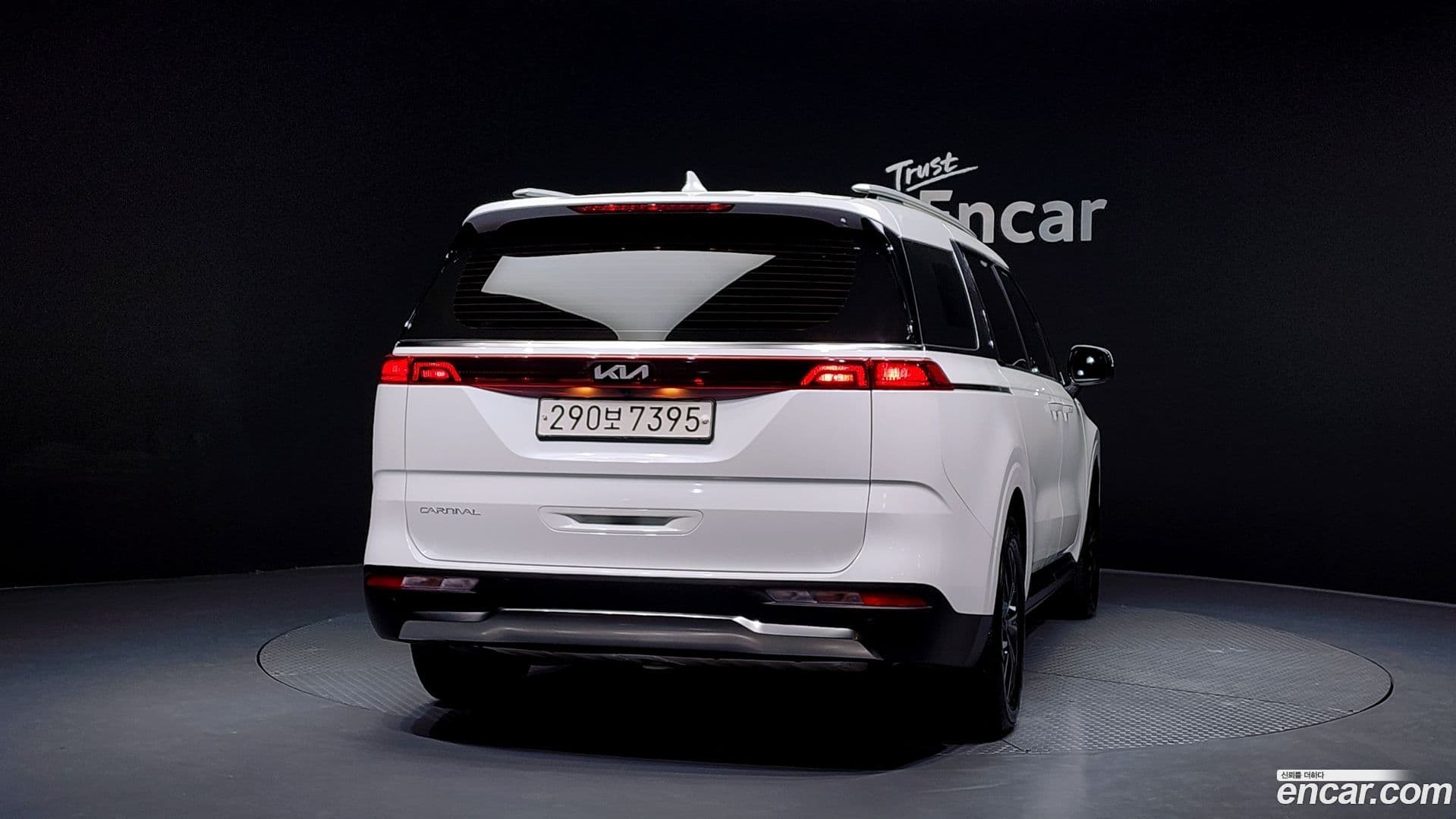 Main__Slider__Photo:Canival Kia 2023.2-3