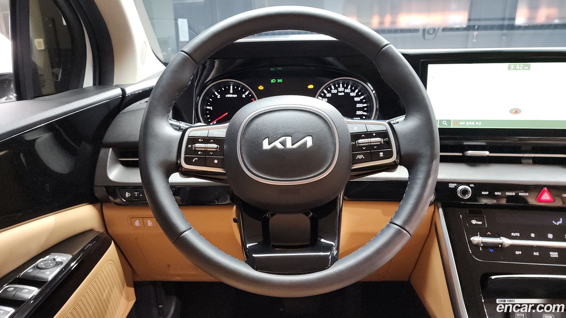 Main__Slider__Photo:Canival Kia 2023.2-12