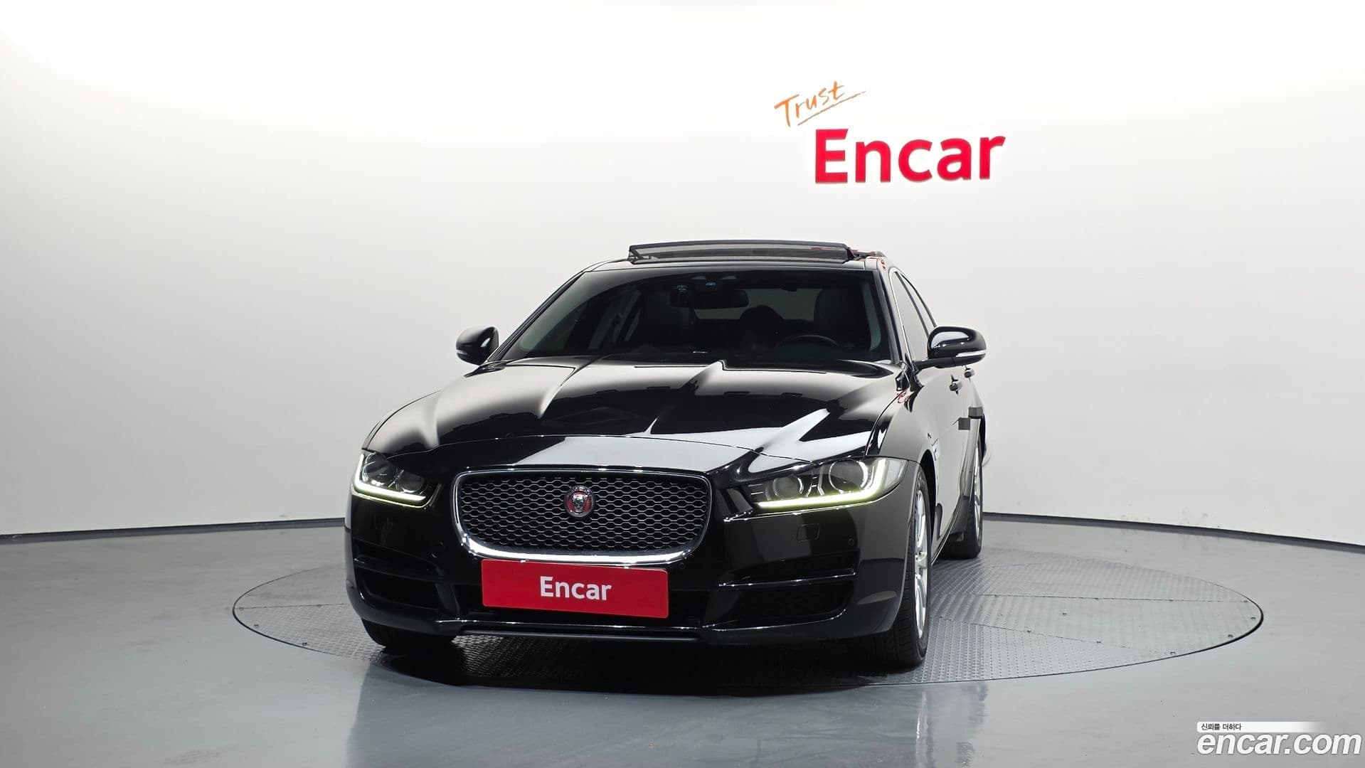 Main__Slider__Photo:XE Jaguar 2015.8-2