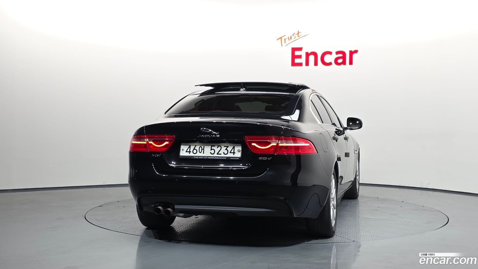 Main__Slider__Photo:XE Jaguar 2015.8-3