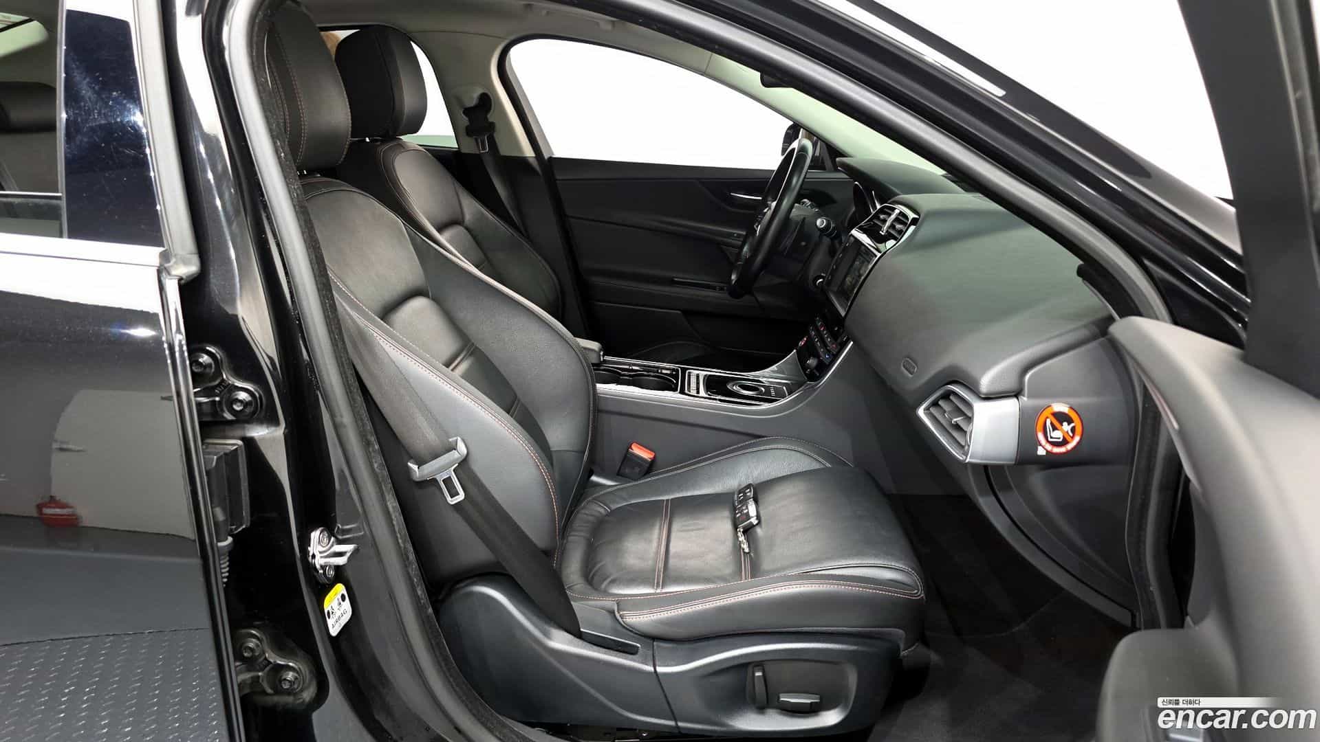 XE Jaguar 2015.8-INNER-010