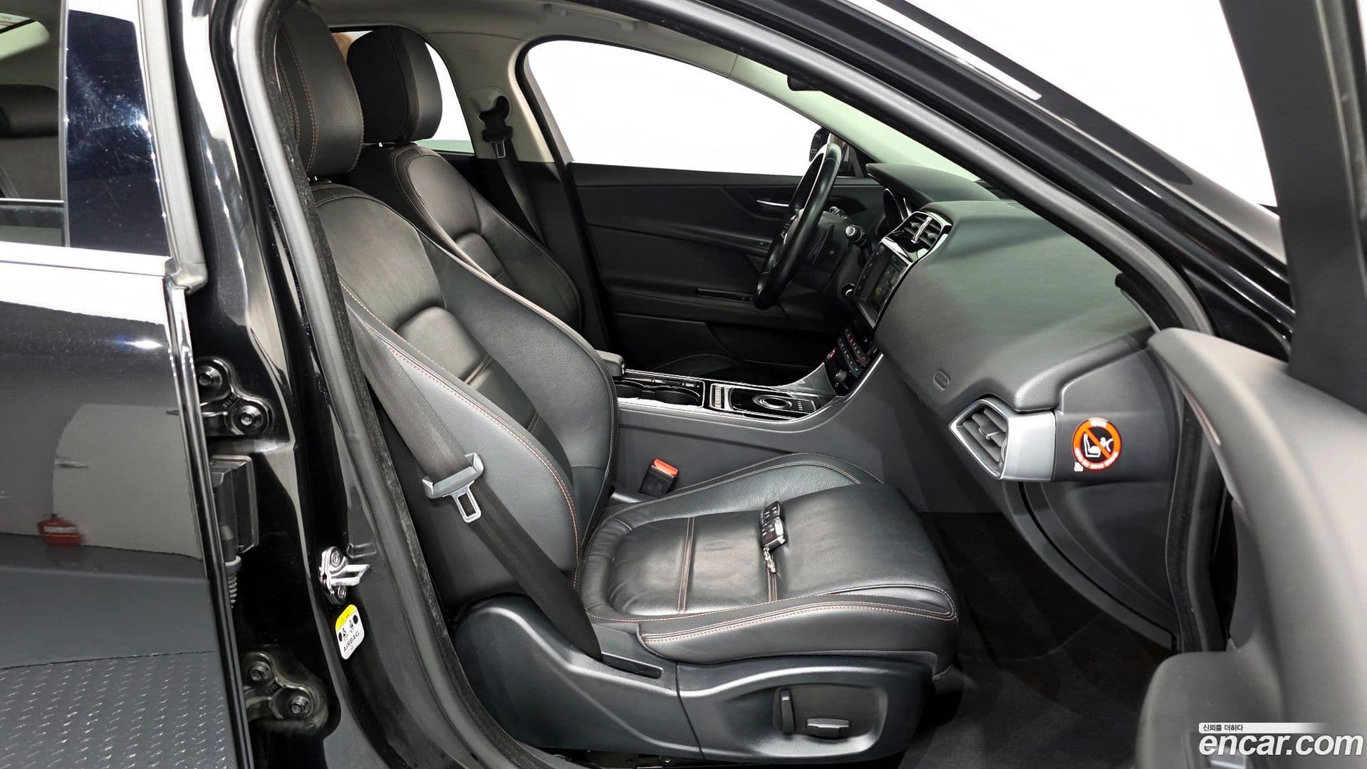 Main__Slider__Photo:XE Jaguar 2015.8-9